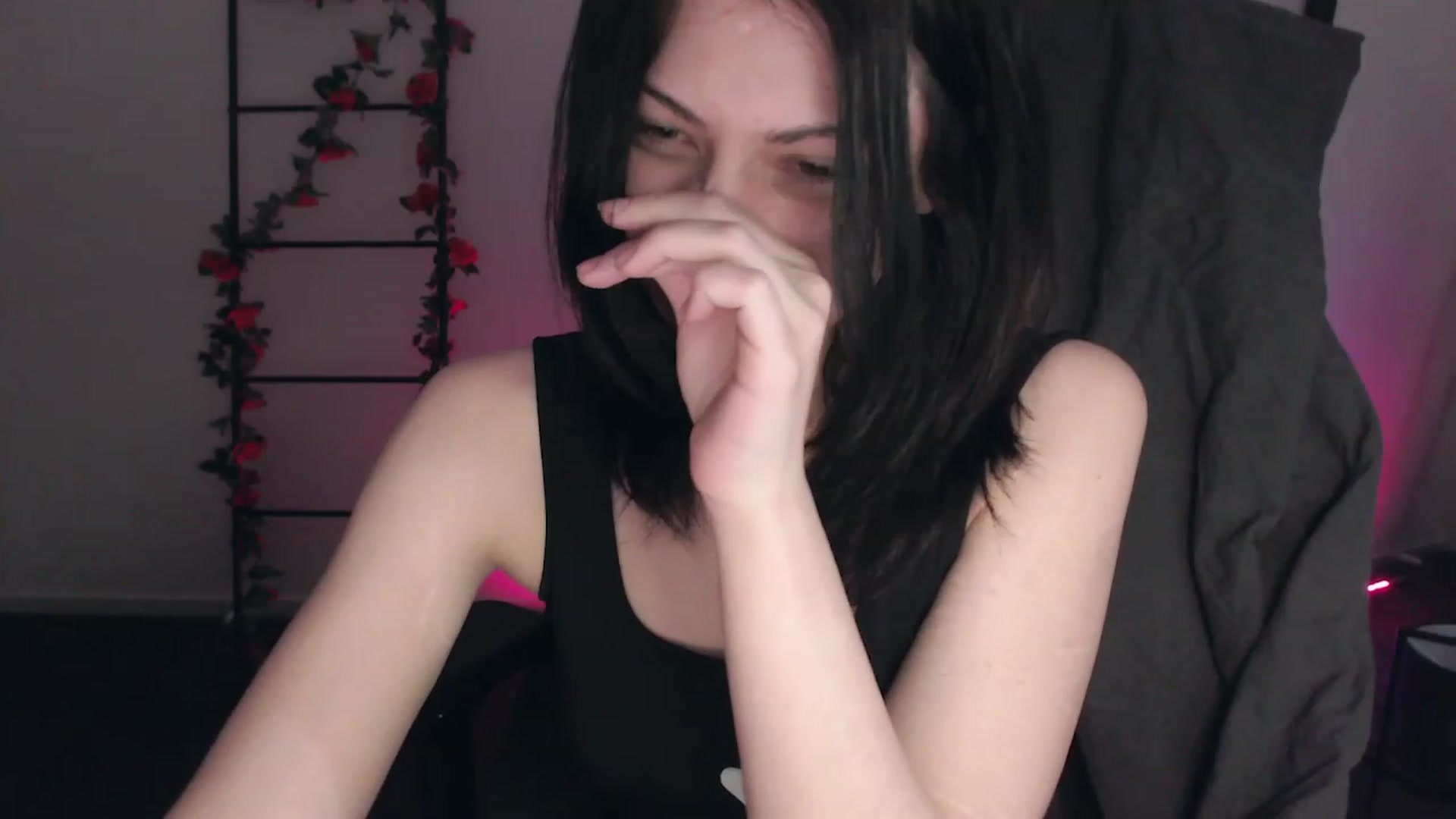 Gallery image thumbnail from RoomToAvoid's myfreecams stream on, 12/03/2022, 03:00 image 12 of 20