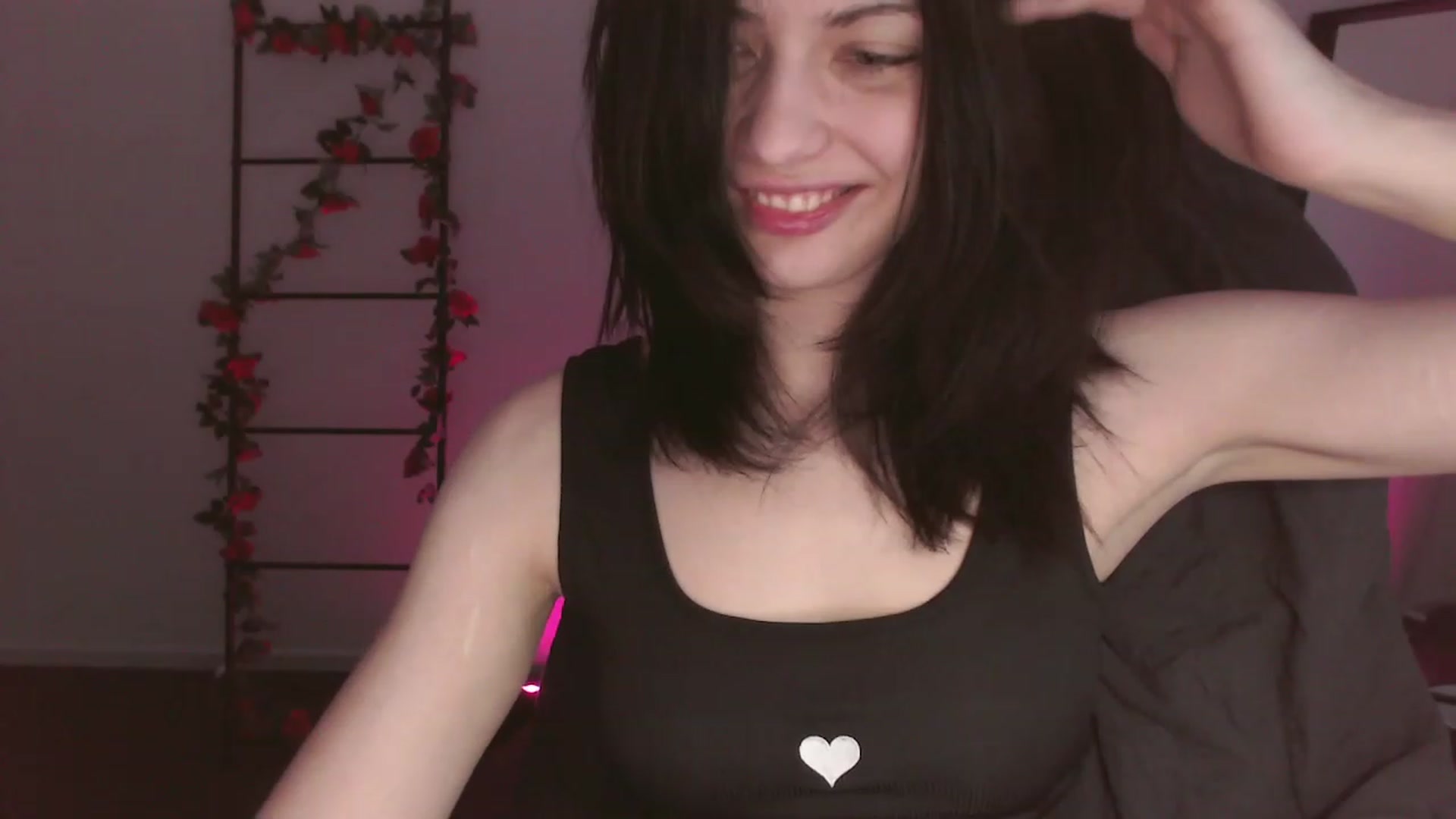Gallery image thumbnail from RoomToAvoid's myfreecams stream on, 12/03/2022, 03:00 image 9 of 20