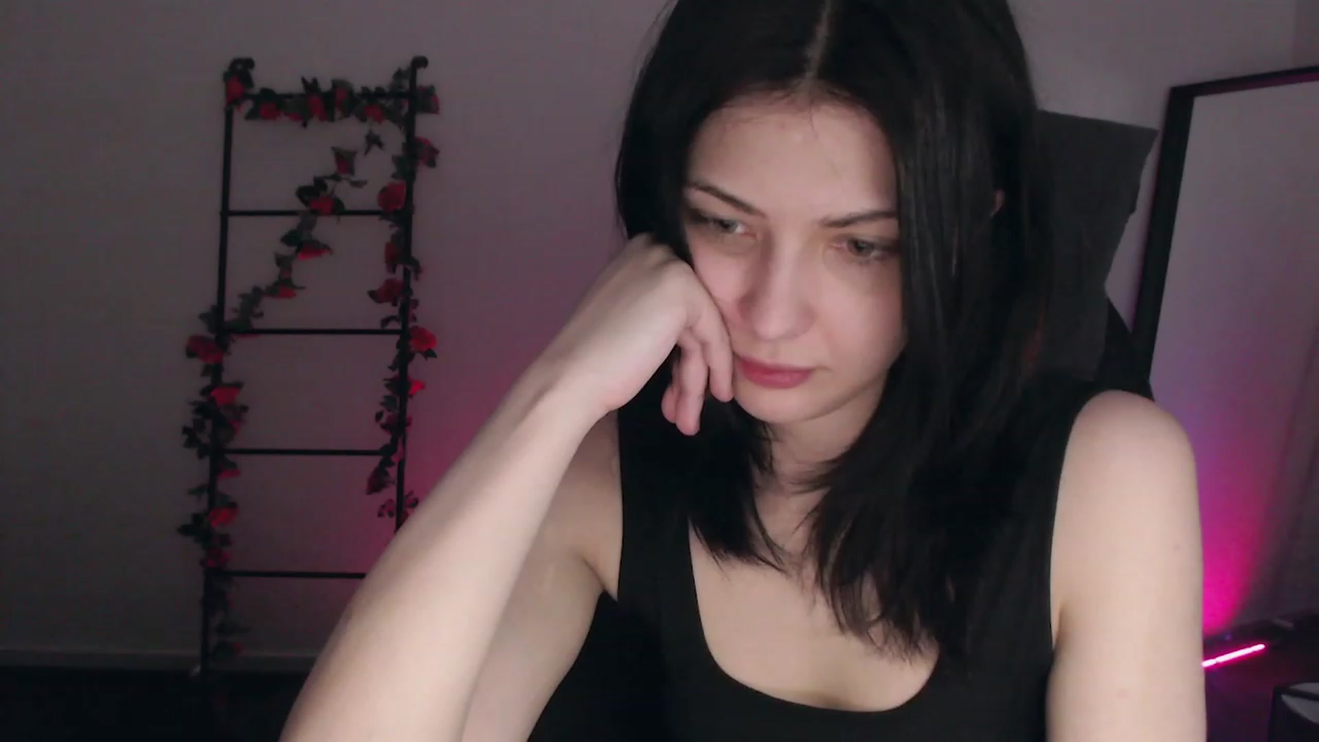 Gallery image thumbnail from RoomToAvoid's myfreecams stream on, 12/03/2022, 05:24 image 2 of 20