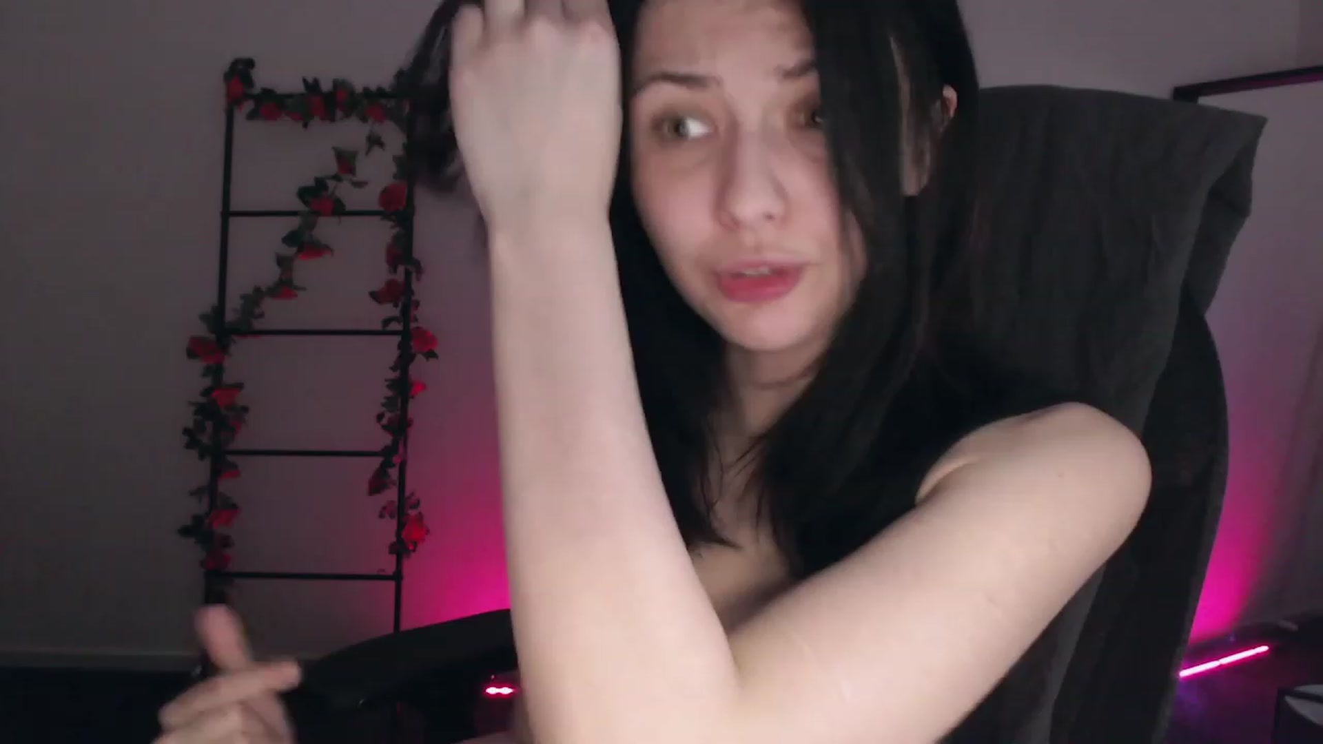 Gallery image thumbnail from RoomToAvoid's myfreecams stream on, 12/03/2022, 05:24 image 1 of 20
