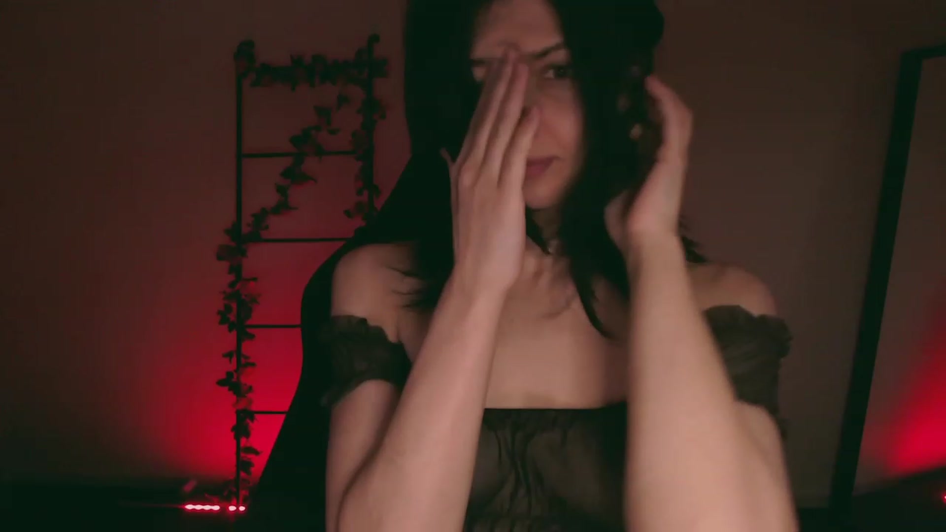 Gallery image thumbnail from RoomToAvoid's myfreecams stream on, 12/03/2022, 06:44 image 16 of 20
