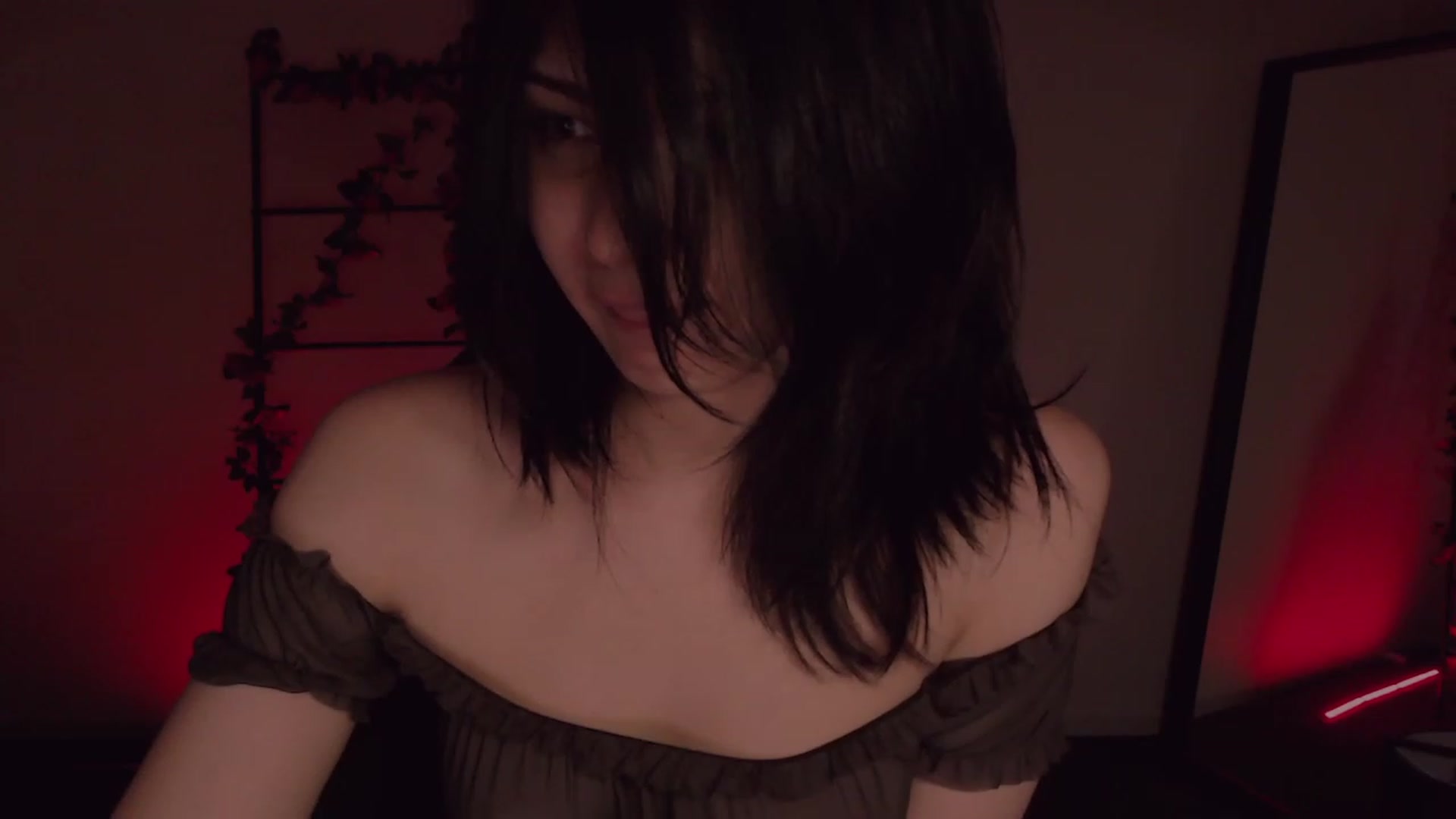 Gallery image thumbnail from RoomToAvoid's myfreecams stream on, 12/03/2022, 06:44 image 4 of 20