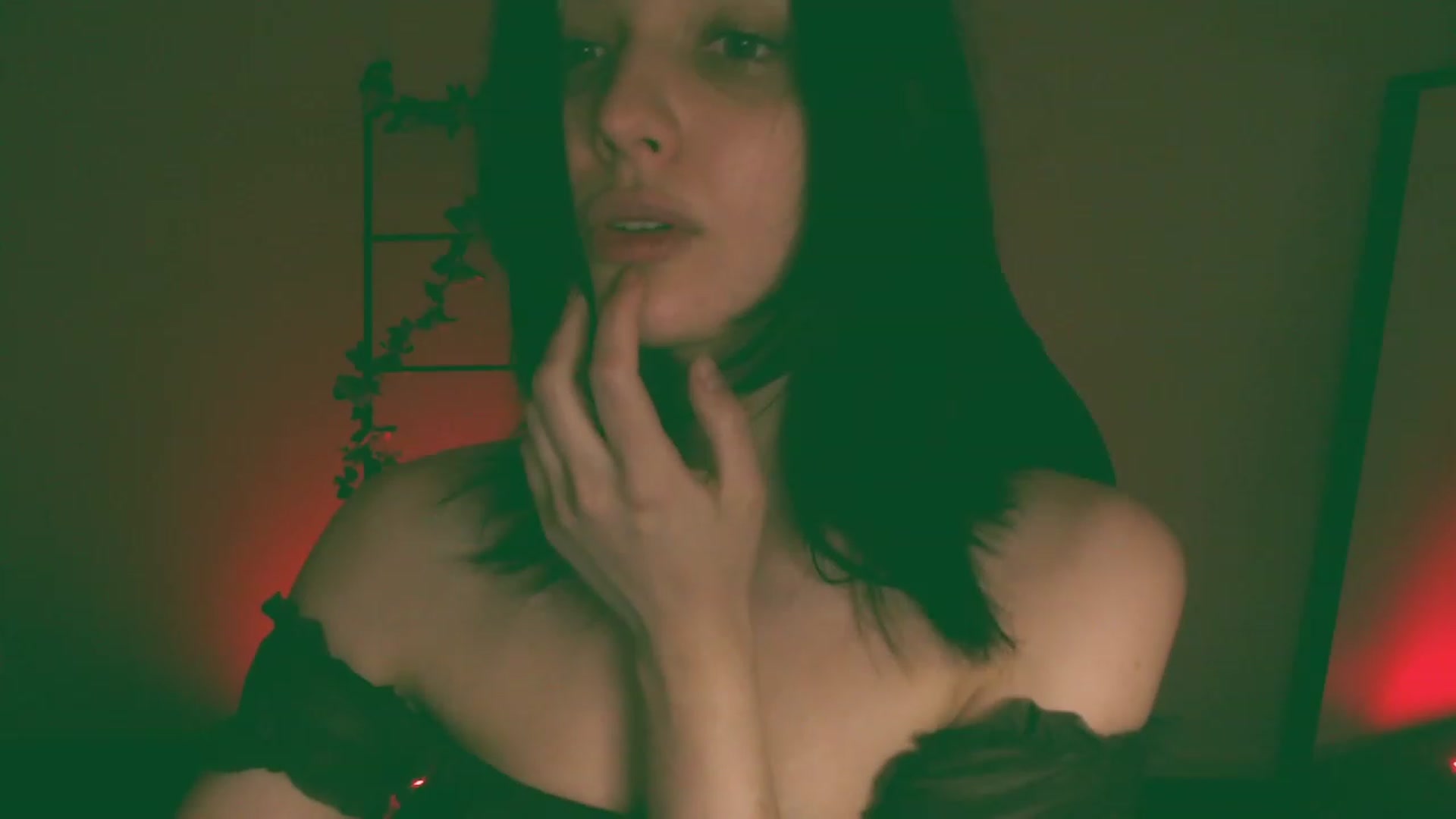 Gallery image thumbnail from RoomToAvoid's myfreecams stream on, 12/03/2022, 06:44 image 15 of 20