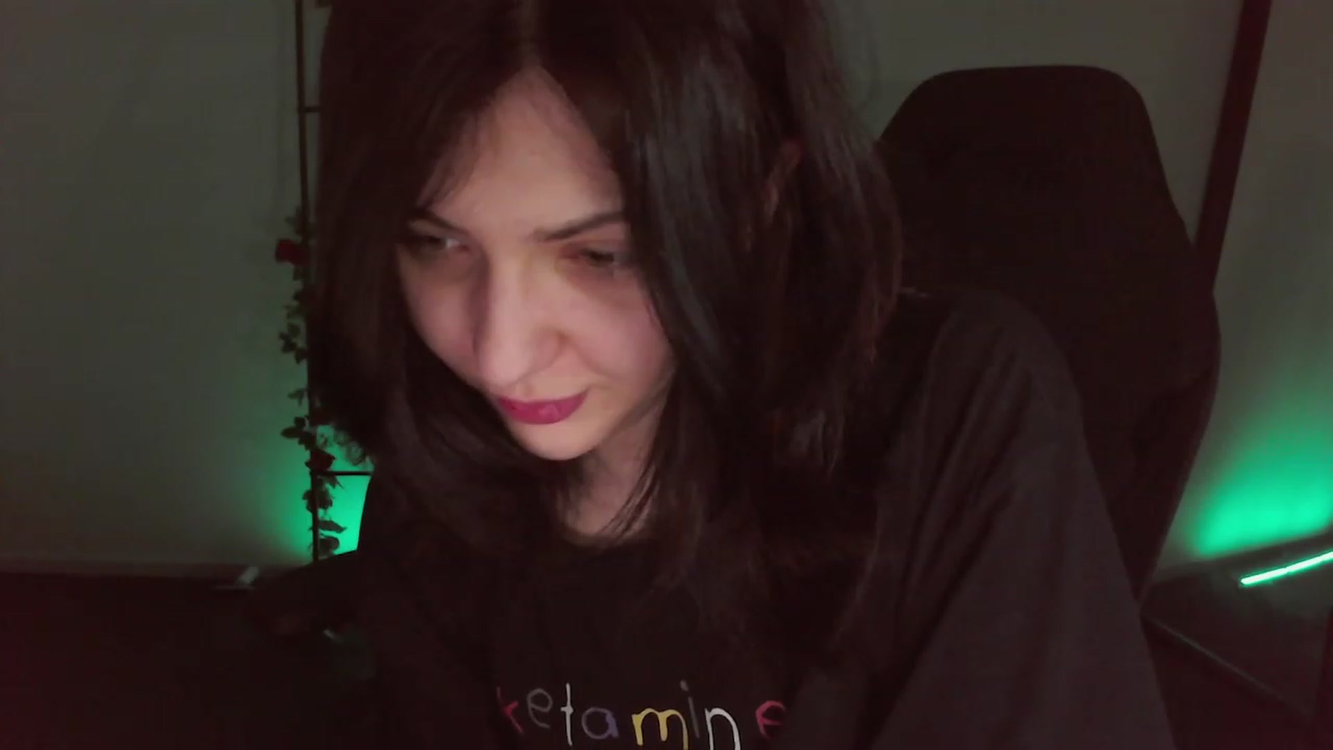 Gallery image thumbnail from RoomToAvoid's myfreecams stream on, 12/04/2022, 01:52 image 18 of 20