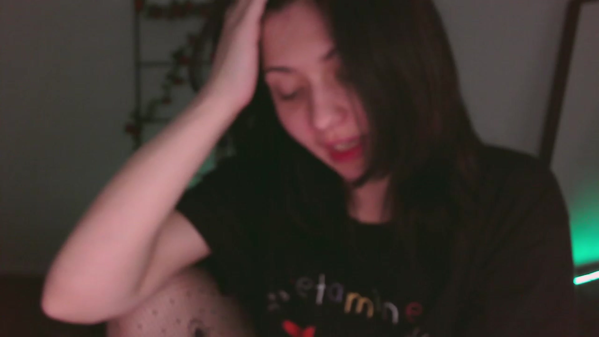 Gallery image thumbnail from RoomToAvoid's myfreecams stream on, 12/04/2022, 01:52 image 1 of 20