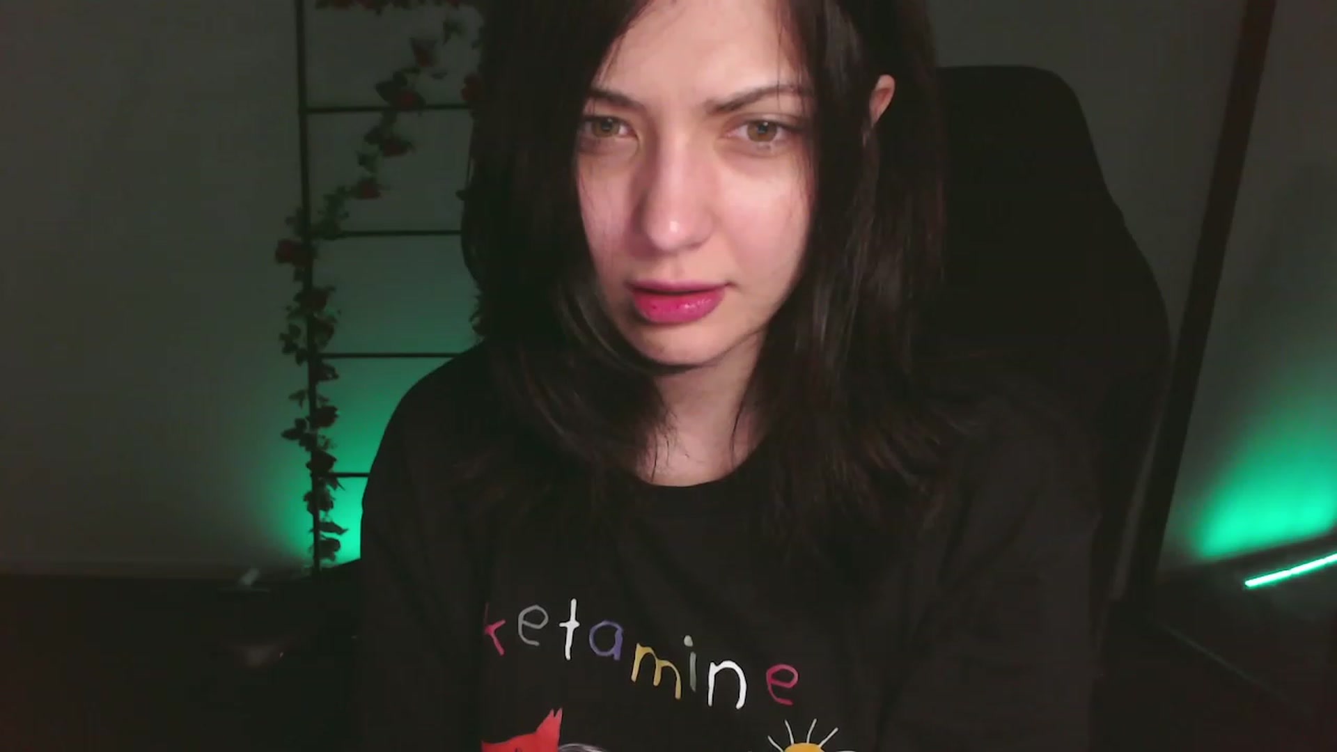 Gallery image thumbnail from RoomToAvoid's myfreecams stream on, 12/04/2022, 01:52 image 15 of 20