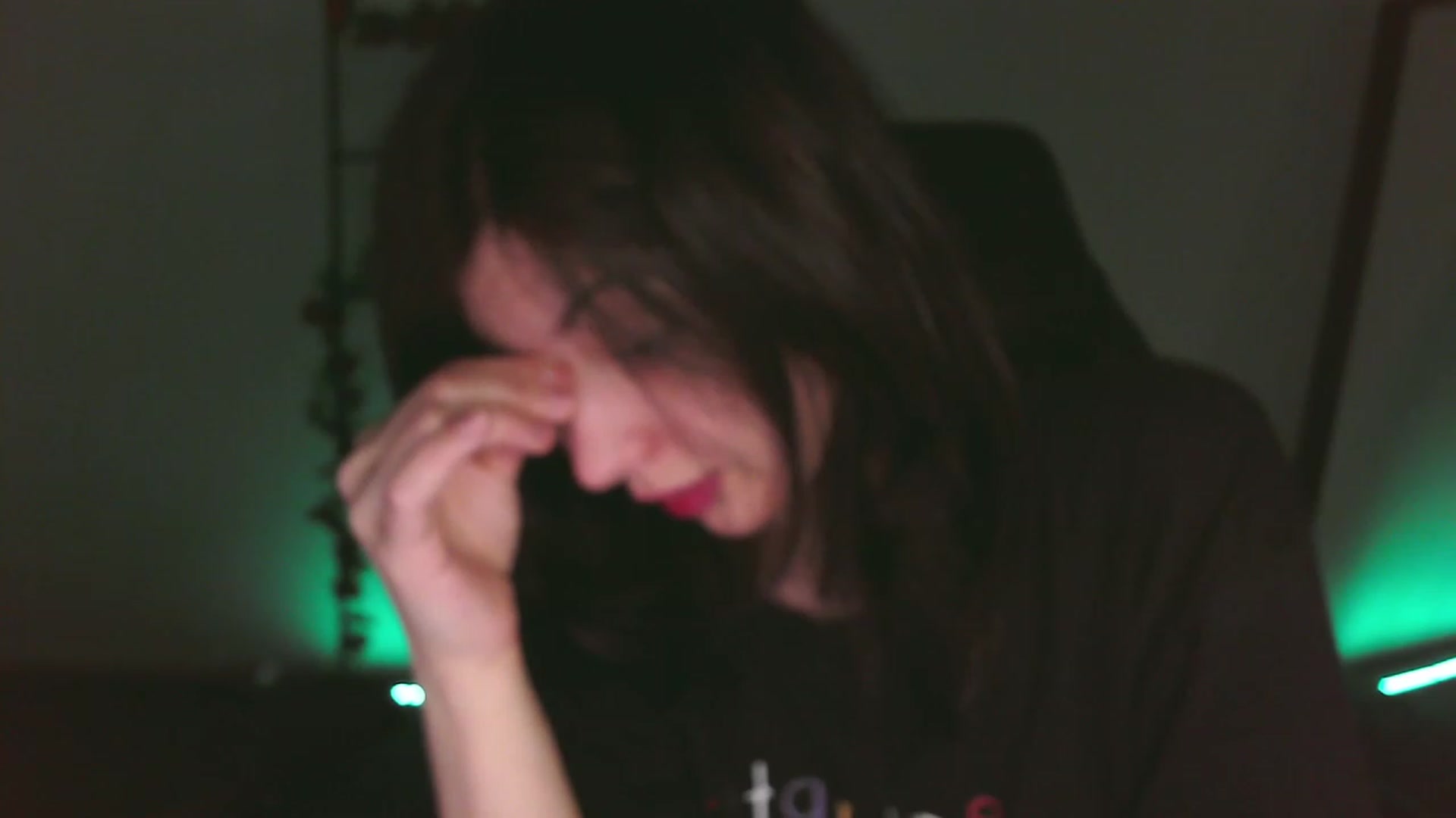 Gallery image thumbnail from RoomToAvoid's myfreecams stream on, 12/04/2022, 01:52 image 6 of 20