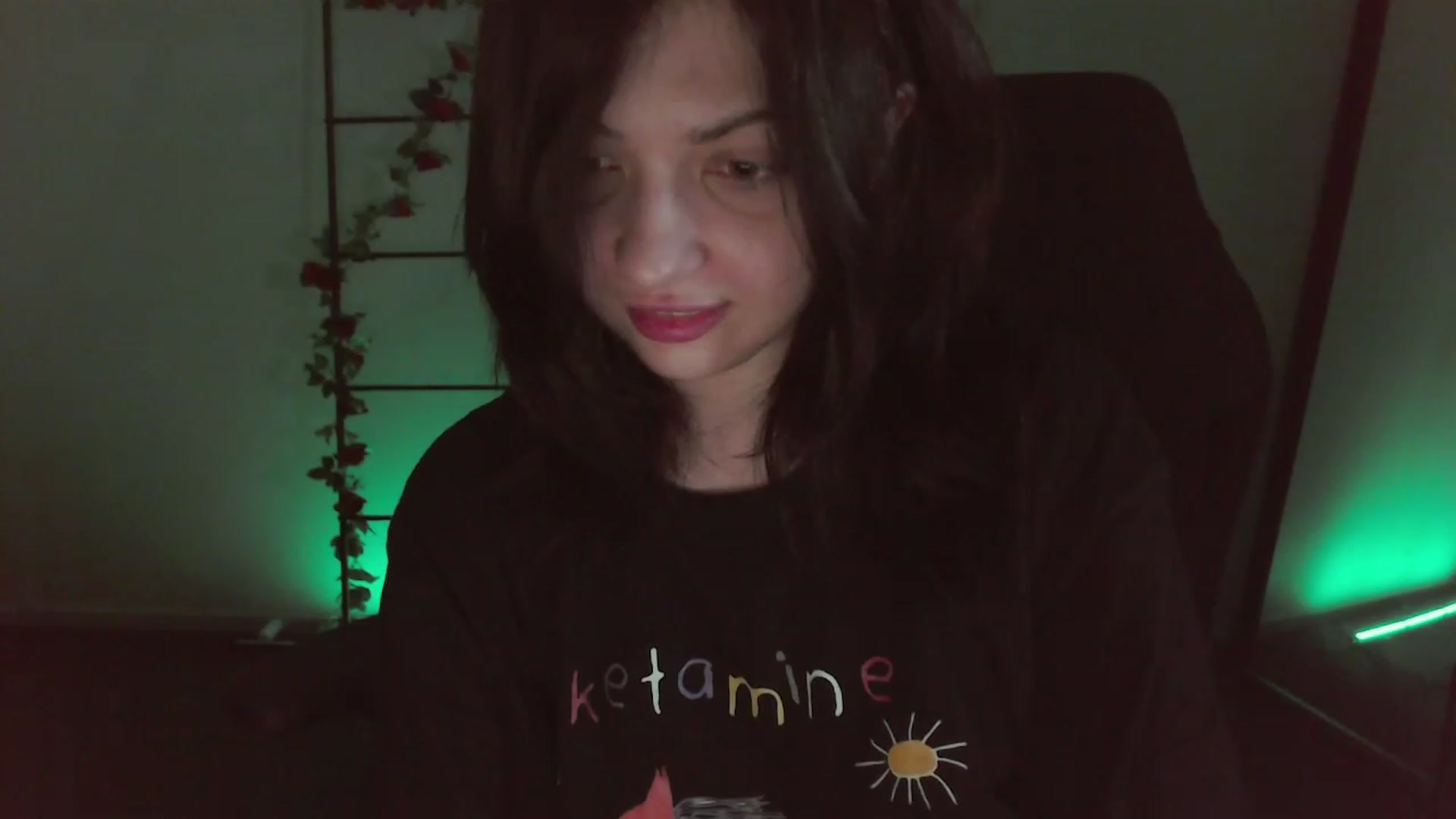 Gallery image thumbnail from RoomToAvoid's myfreecams stream on, 12/04/2022, 01:52 image 17 of 20