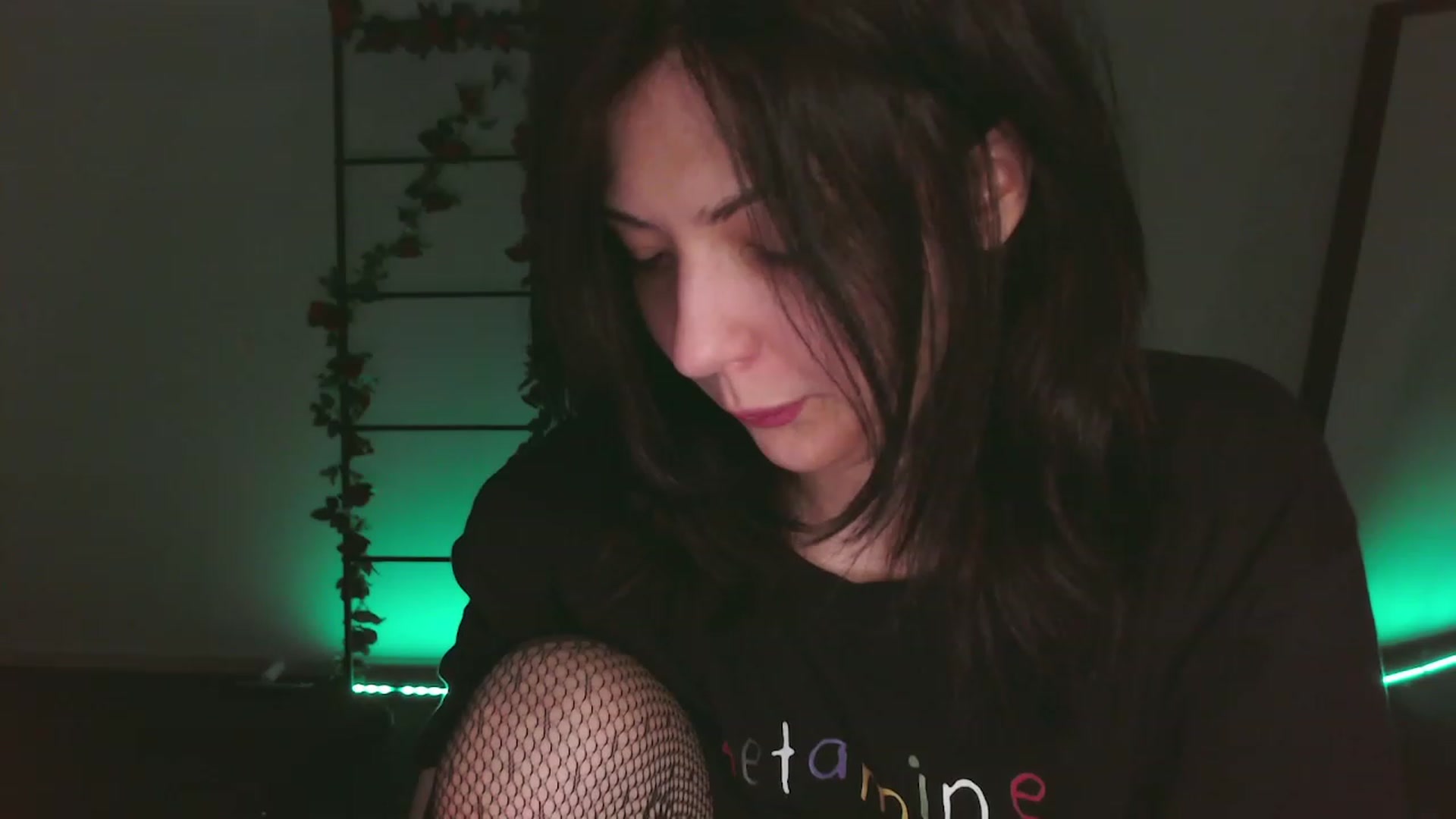 Gallery image thumbnail from RoomToAvoid's myfreecams stream on, 12/04/2022, 01:52 image 5 of 20