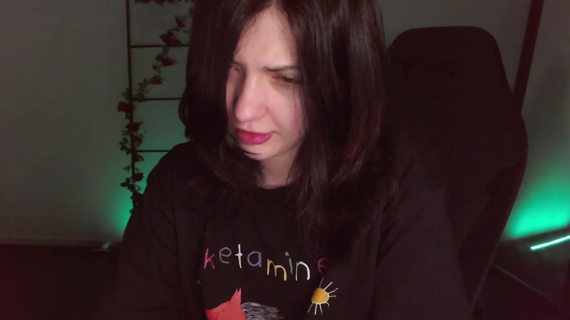 Gallery image thumbnail from RoomToAvoid's myfreecams stream on, 12/04/2022, 01:52 image 16 of 20