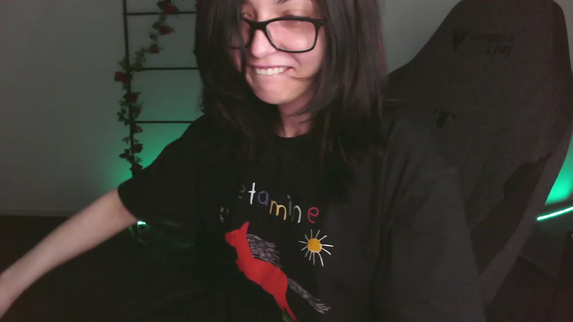 Gallery image thumbnail from RoomToAvoid's myfreecams stream on, 12/04/2022, 01:52 image 13 of 20