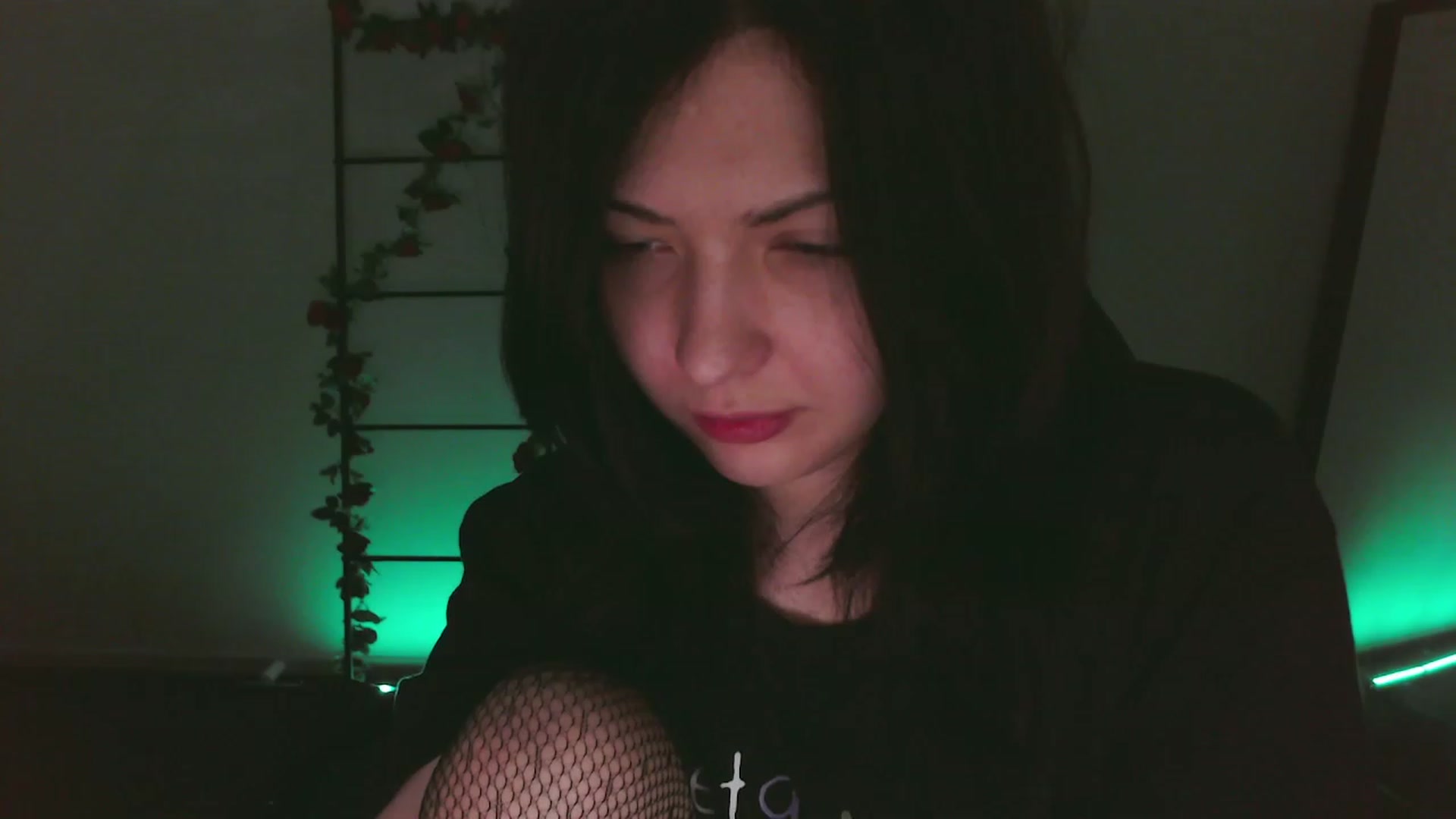 Gallery image thumbnail from RoomToAvoid's myfreecams stream on, 12/04/2022, 01:52 image 3 of 20