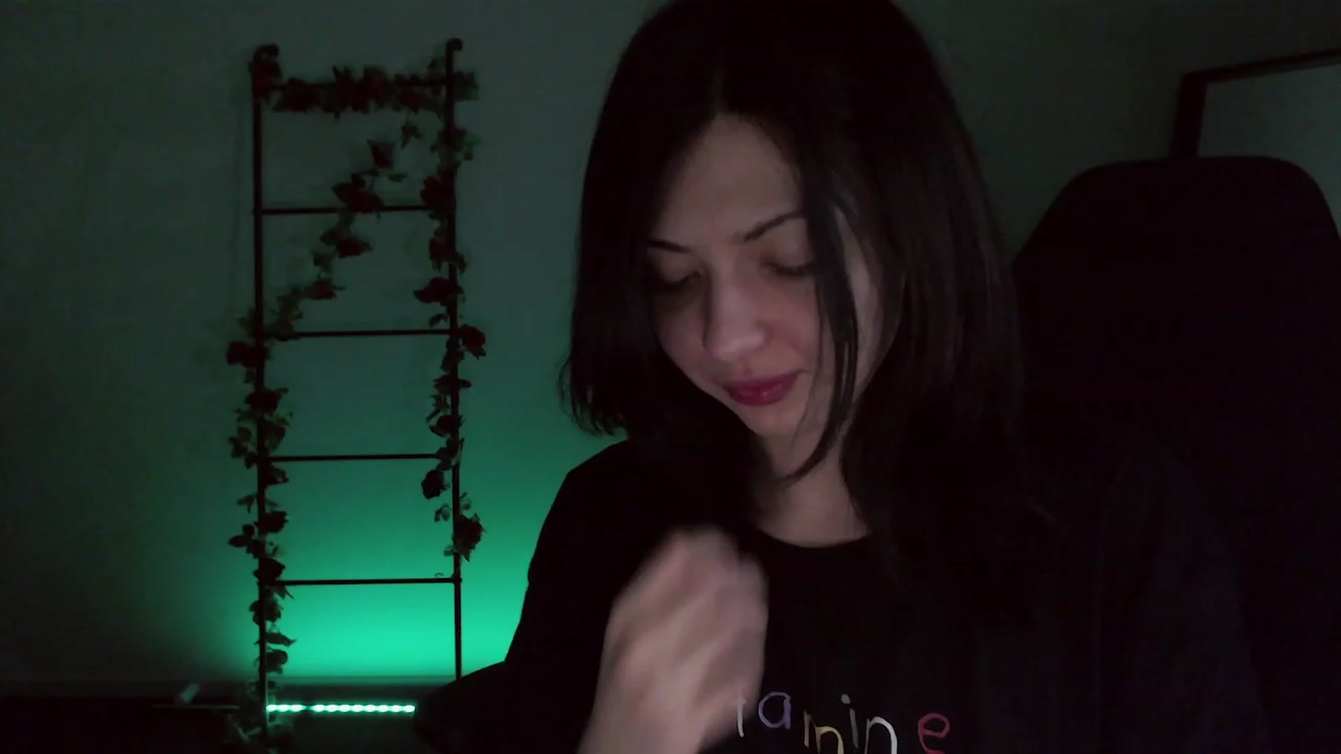 Gallery image thumbnail from RoomToAvoid's myfreecams stream on, 12/04/2022, 03:42 image 14 of 20