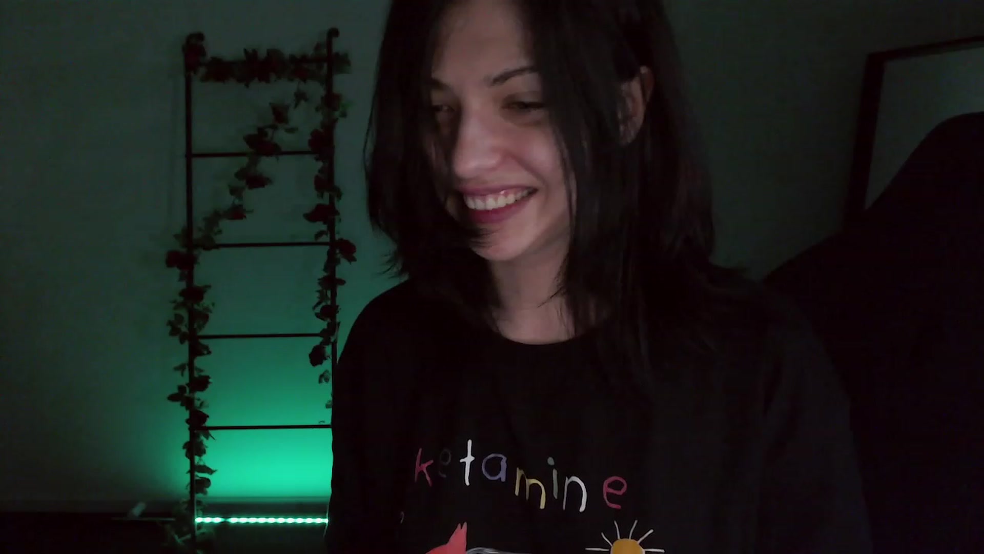 Gallery image thumbnail from RoomToAvoid's myfreecams stream on, 12/04/2022, 03:42 image 13 of 20
