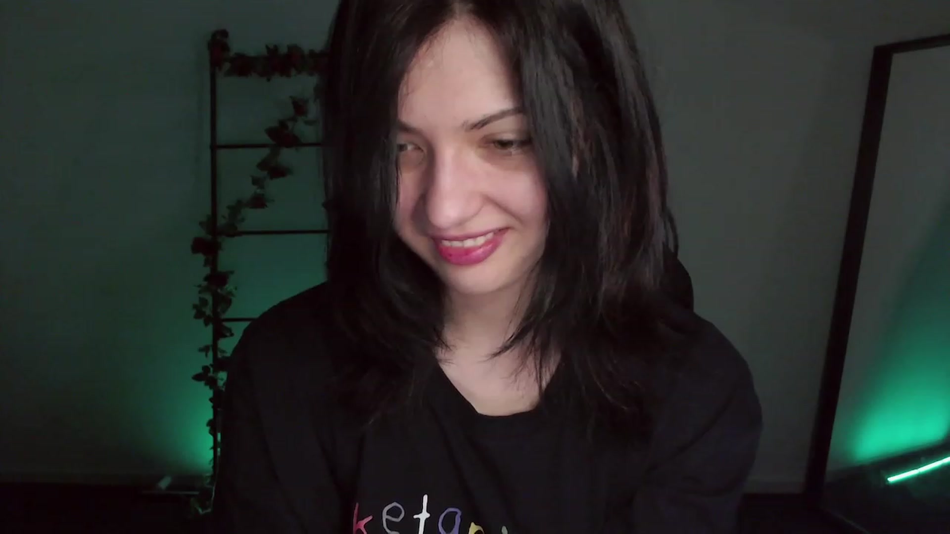 Gallery image thumbnail from RoomToAvoid's myfreecams stream on, 12/04/2022, 03:42 image 1 of 20
