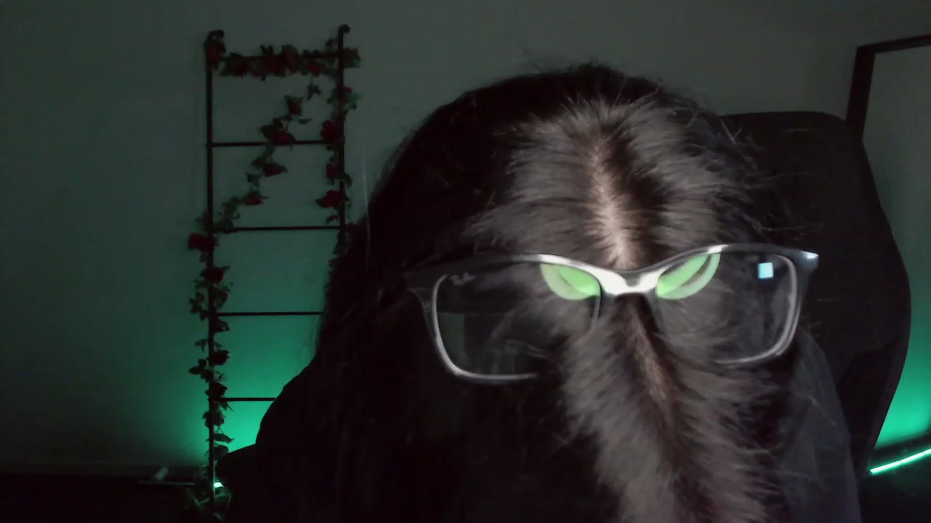 Gallery image thumbnail from RoomToAvoid's myfreecams stream on, 12/04/2022, 03:42 image 3 of 20