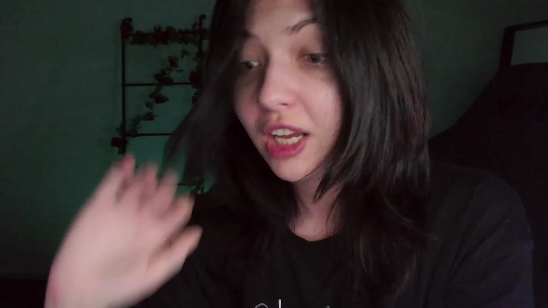 Gallery image thumbnail from RoomToAvoid's myfreecams stream on, 12/04/2022, 03:42 image 8 of 20