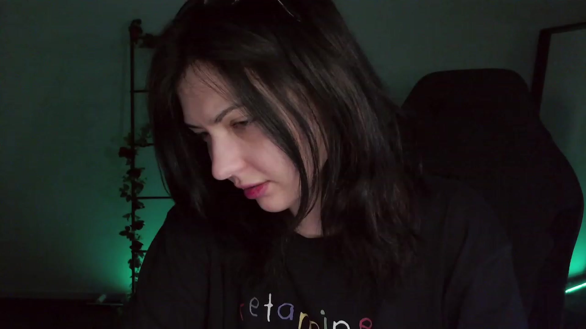 Gallery image thumbnail from RoomToAvoid's myfreecams stream on, 12/04/2022, 03:42 image 6 of 20
