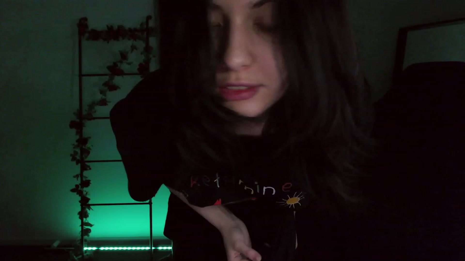 Gallery image thumbnail from RoomToAvoid's myfreecams stream on, 12/04/2022, 03:42 image 15 of 20