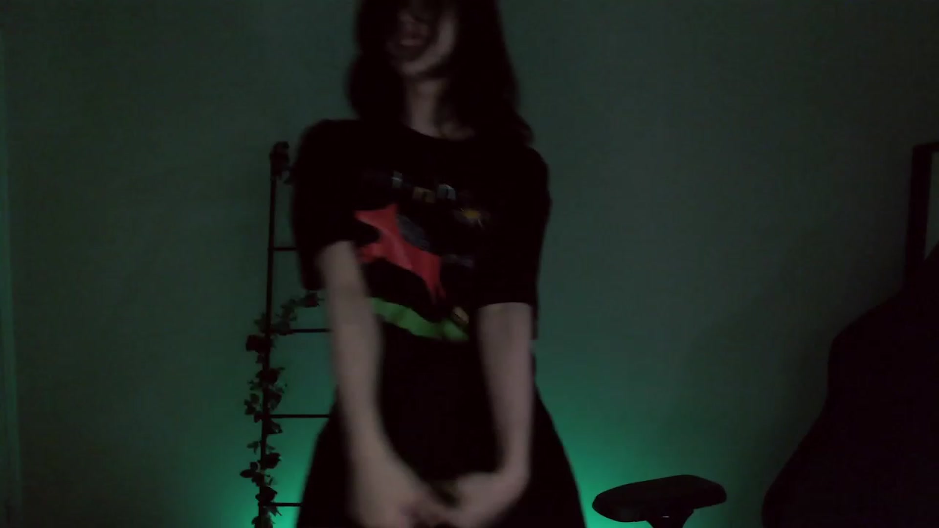 Gallery image thumbnail from RoomToAvoid's myfreecams stream on, 12/04/2022, 03:42 image 16 of 20