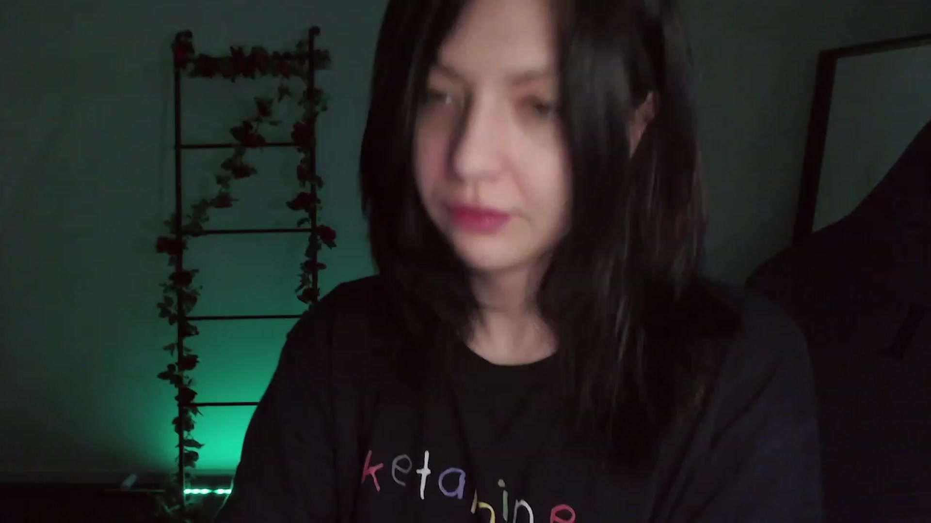 Gallery image thumbnail from RoomToAvoid's myfreecams stream on, 12/04/2022, 03:42 image 11 of 20