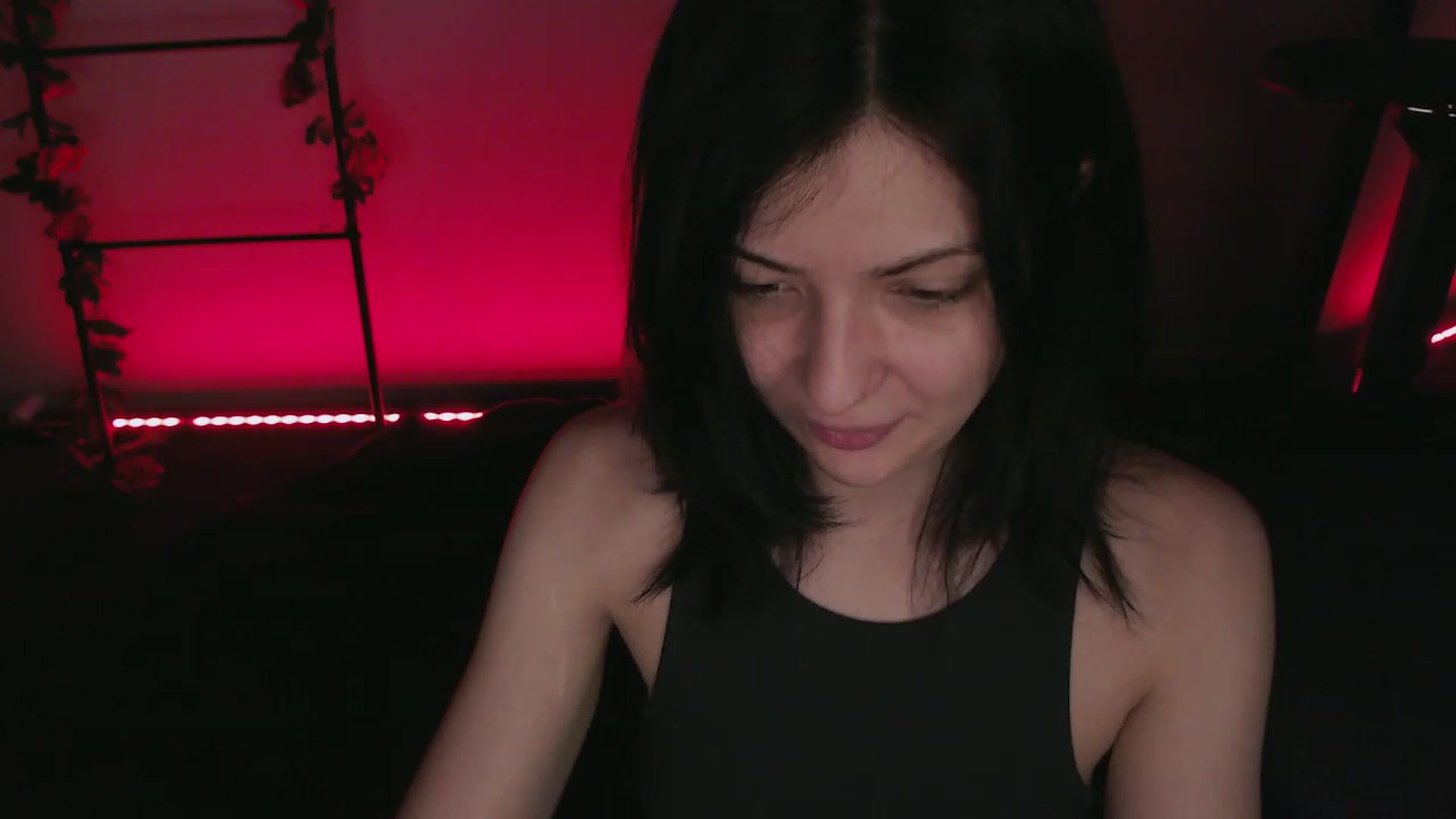 Gallery image thumbnail from RoomToAvoid's myfreecams stream on, 12/04/2022, 05:56 image 17 of 20