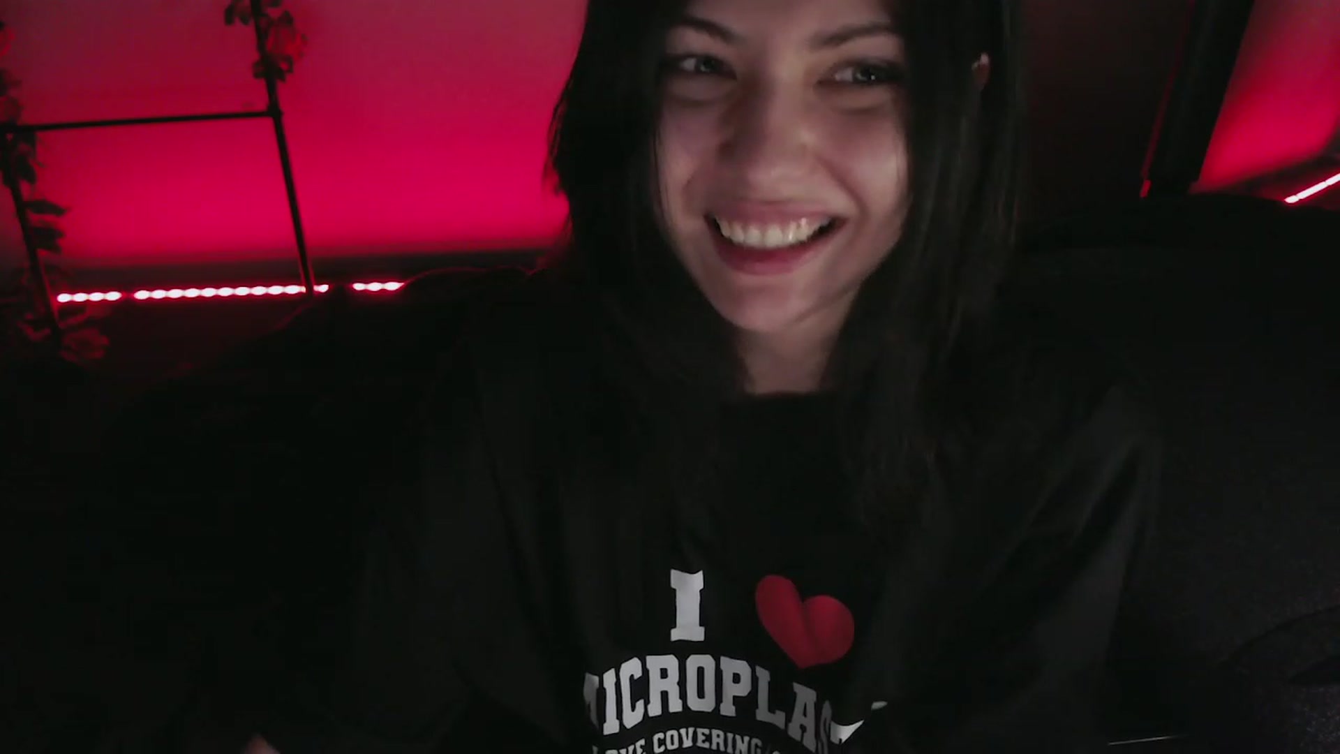 Gallery image thumbnail from RoomToAvoid's myfreecams stream on, 12/04/2022, 05:56 image 8 of 20