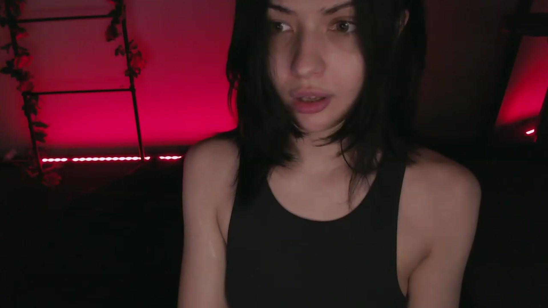 Gallery image thumbnail from RoomToAvoid's myfreecams stream on, 12/04/2022, 05:56 image 15 of 20