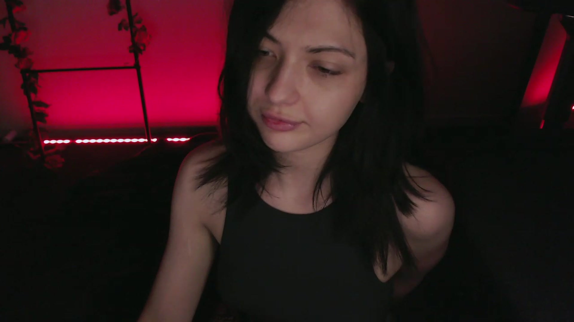 Gallery image thumbnail from RoomToAvoid's myfreecams stream on, 12/04/2022, 05:56 image 13 of 20
