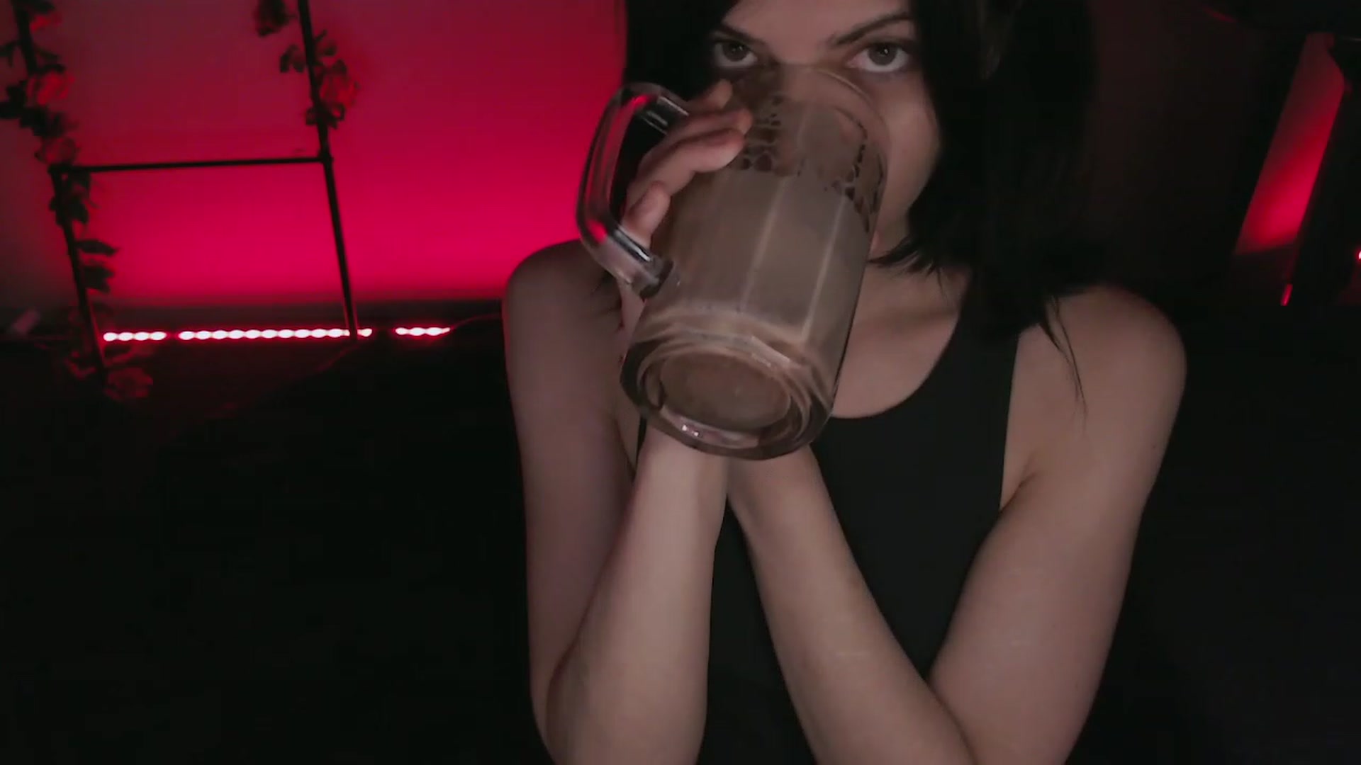 Gallery image thumbnail from RoomToAvoid's myfreecams stream on, 12/04/2022, 05:56 image 14 of 20