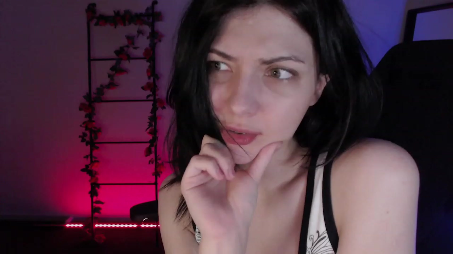Gallery image thumbnail from RoomToAvoid's myfreecams stream on, 12/05/2022, 02:04 image 19 of 20