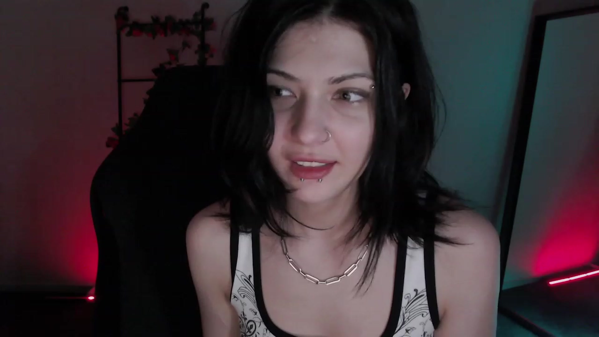 Gallery image thumbnail from RoomToAvoid's myfreecams stream on, 12/05/2022, 02:04 image 5 of 20