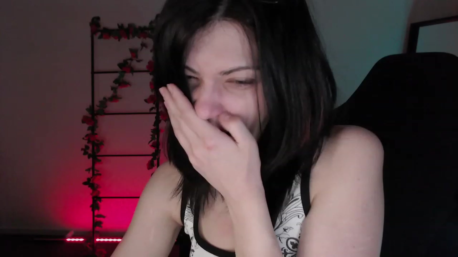 Gallery image thumbnail from RoomToAvoid's myfreecams stream on, 12/05/2022, 02:04 image 11 of 20