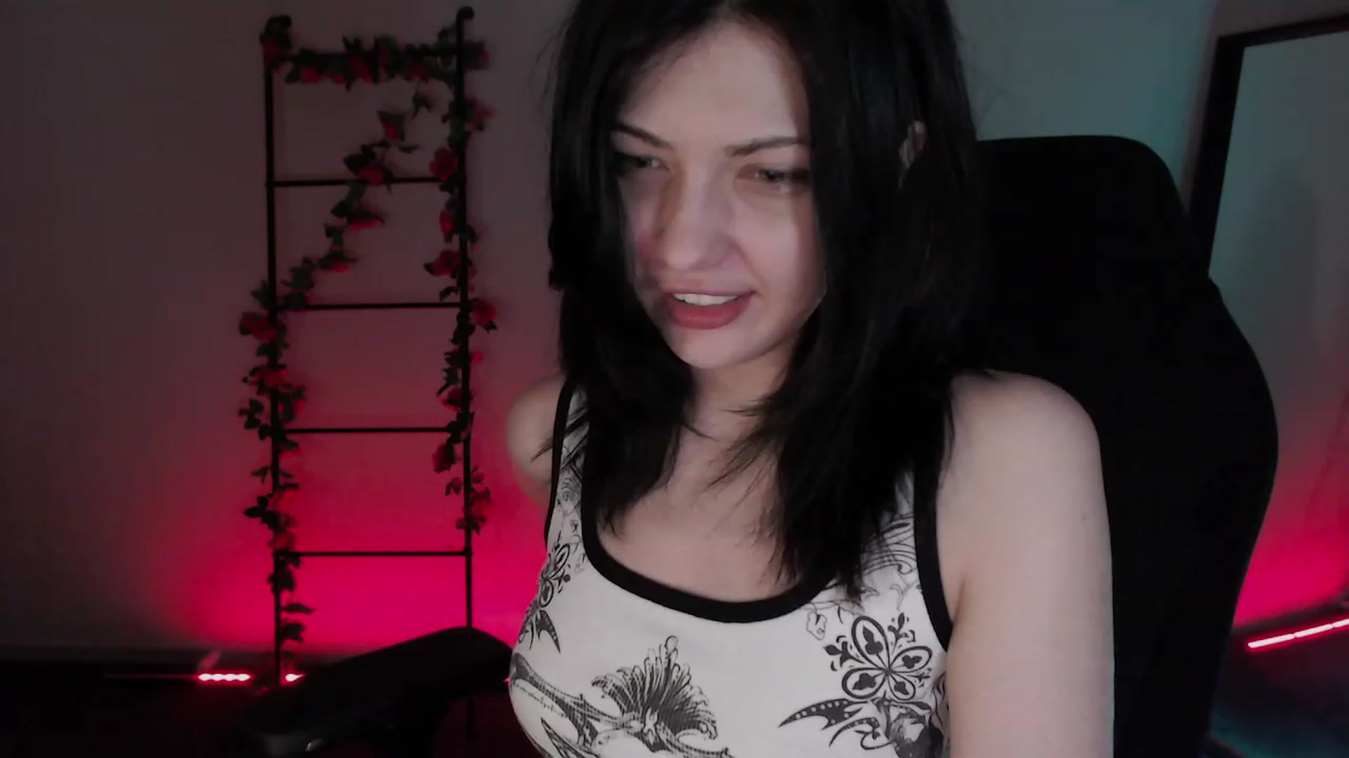 Gallery image thumbnail from RoomToAvoid's myfreecams stream on, 12/05/2022, 02:04 image 17 of 20