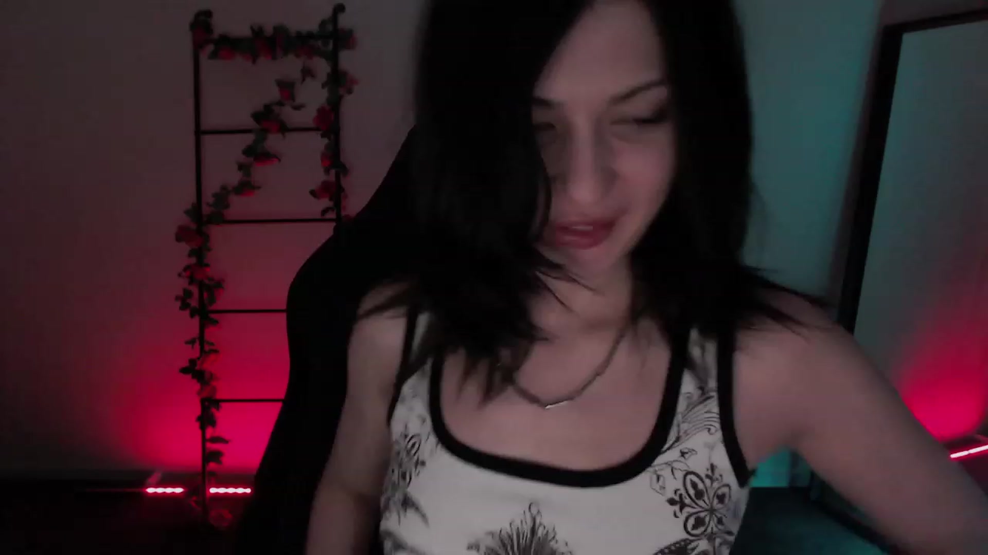 Gallery image thumbnail from RoomToAvoid's myfreecams stream on, 12/05/2022, 02:04 image 1 of 20