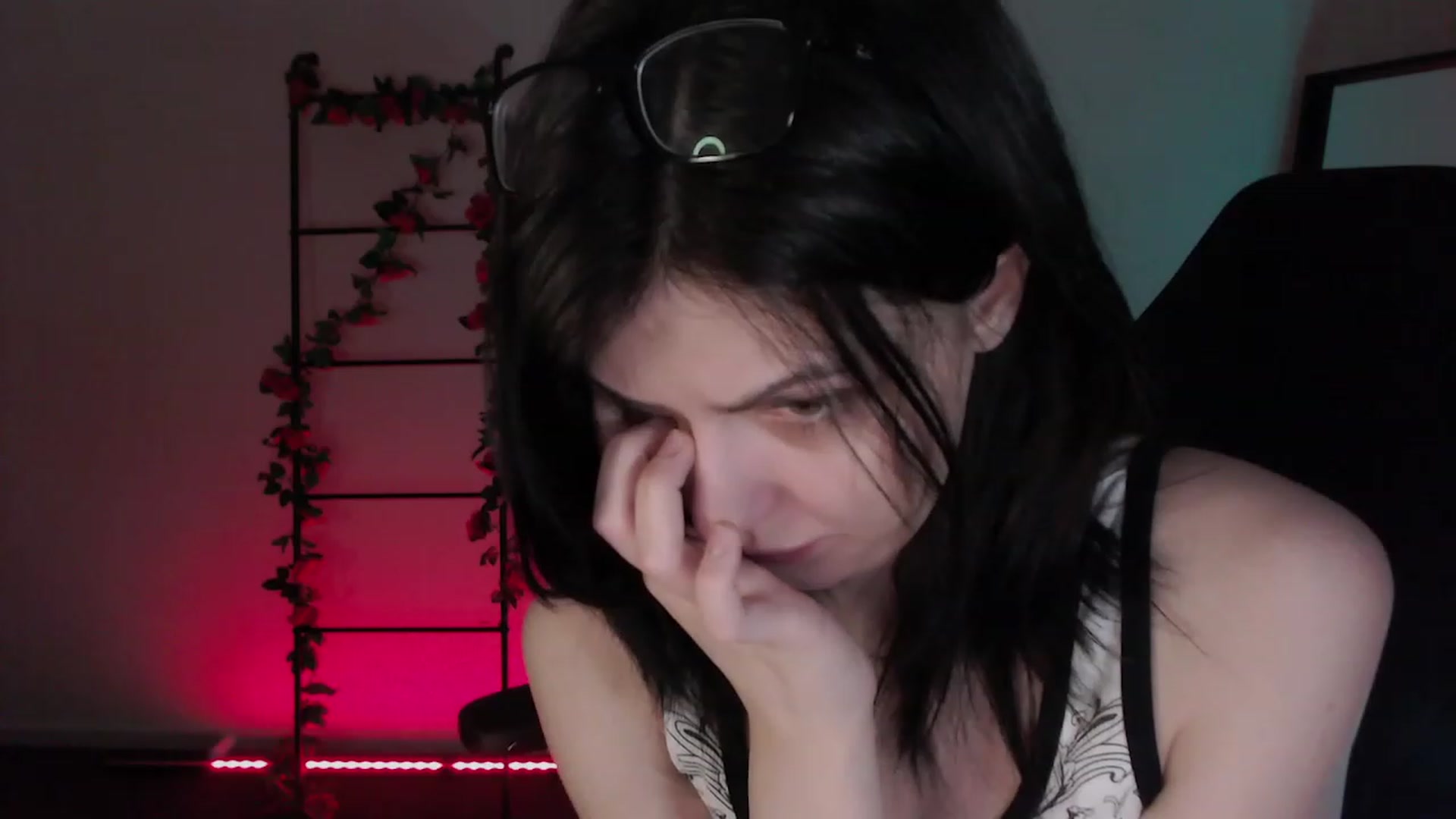 Gallery image thumbnail from RoomToAvoid's myfreecams stream on, 12/05/2022, 02:04 image 14 of 20