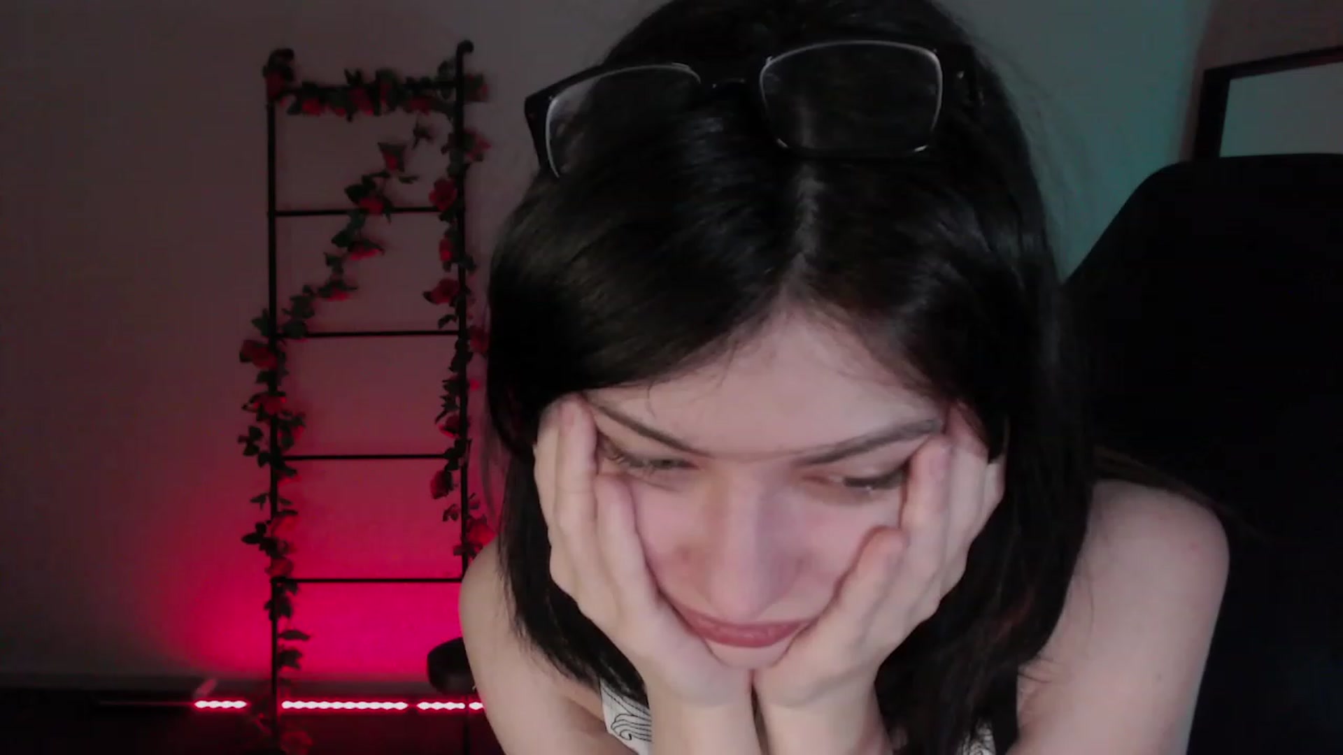 Gallery image thumbnail from RoomToAvoid's myfreecams stream on, 12/05/2022, 02:04 image 13 of 20
