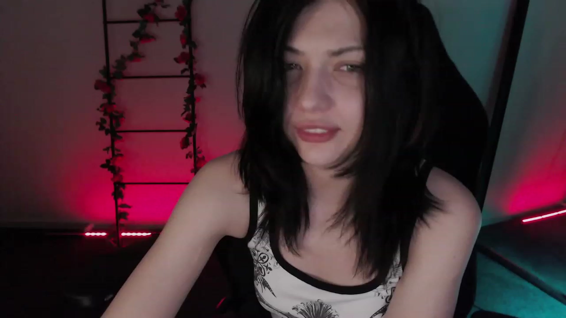 Gallery image thumbnail from RoomToAvoid's myfreecams stream on, 12/05/2022, 02:04 image 16 of 20