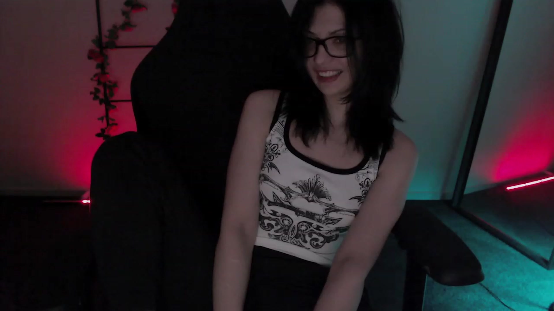 Gallery image thumbnail from RoomToAvoid's myfreecams stream on, 12/05/2022, 02:04 image 7 of 20