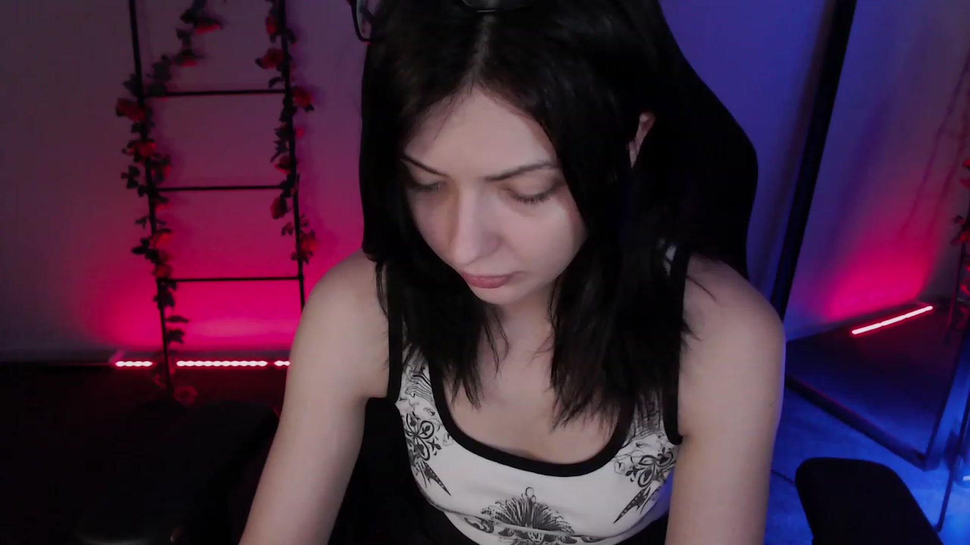 Gallery image thumbnail from RoomToAvoid's myfreecams stream on, 12/05/2022, 03:48 image 20 of 20