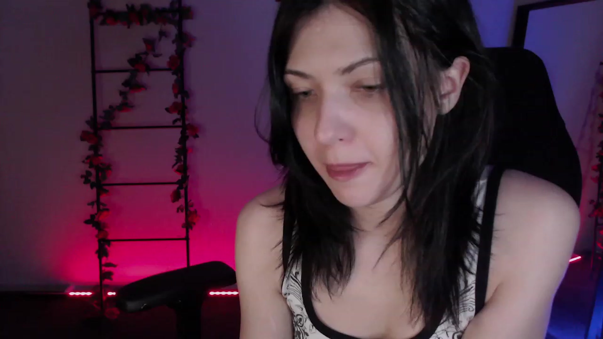 Gallery image thumbnail from RoomToAvoid's myfreecams stream on, 12/05/2022, 03:48 image 15 of 20