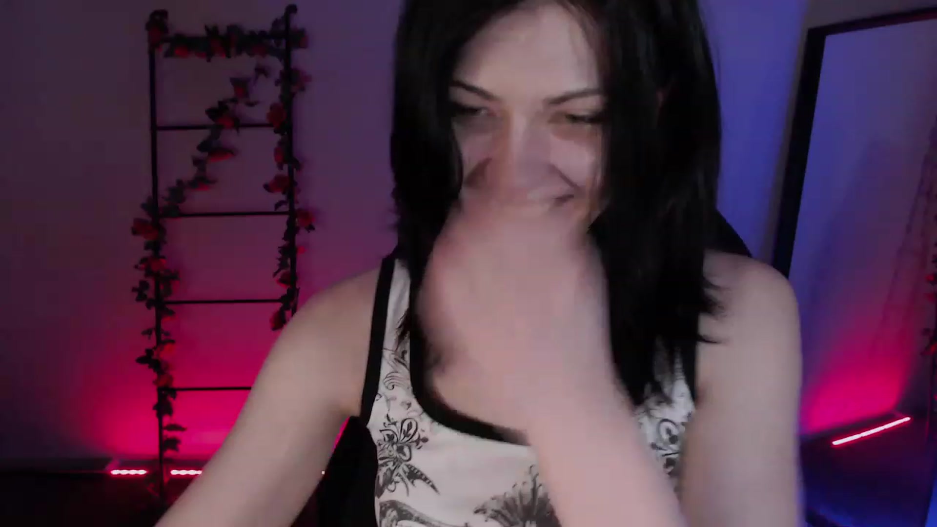 Gallery image thumbnail from RoomToAvoid's myfreecams stream on, 12/05/2022, 03:48 image 8 of 20