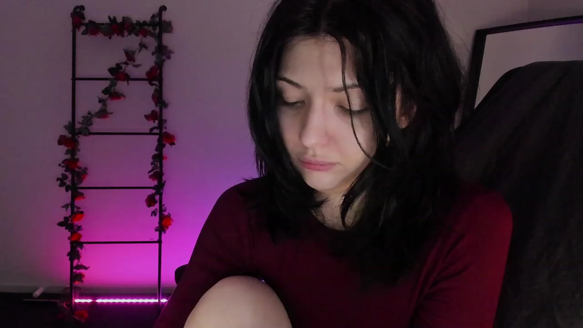 Gallery image thumbnail from RoomToAvoid's myfreecams stream on, 12/11/2022, 24:36 image 16 of 20