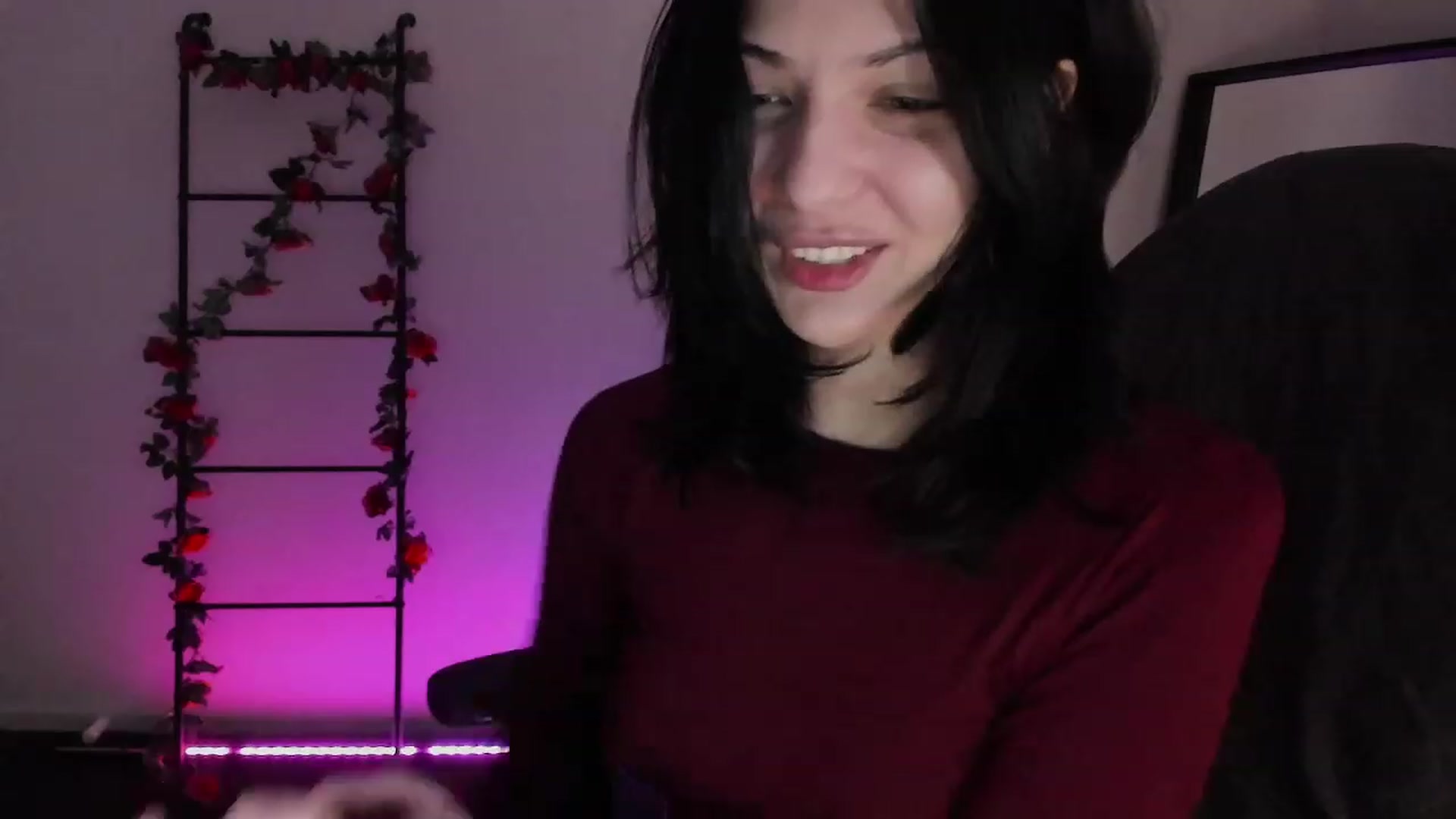 Gallery image thumbnail from RoomToAvoid's myfreecams stream on, 12/11/2022, 24:36 image 10 of 20