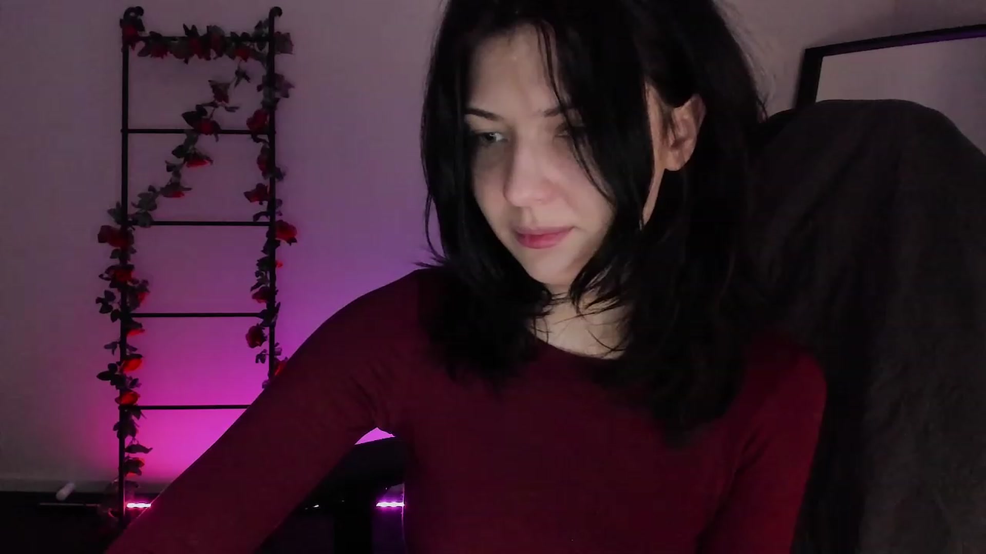Gallery image thumbnail from RoomToAvoid's myfreecams stream on, 12/11/2022, 24:36 image 18 of 20