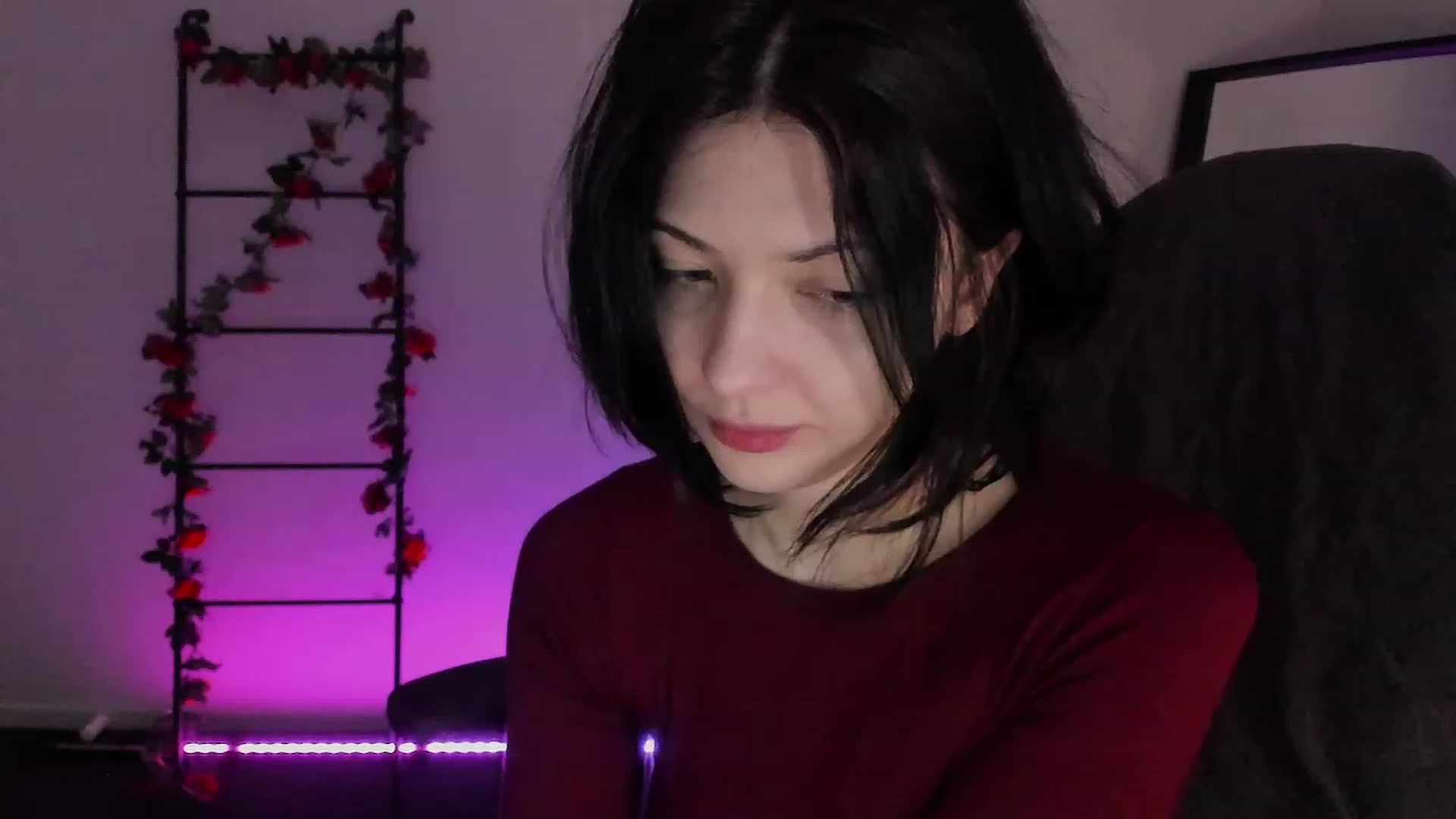 Gallery image thumbnail from RoomToAvoid's myfreecams stream on, 12/11/2022, 24:36 image 11 of 20