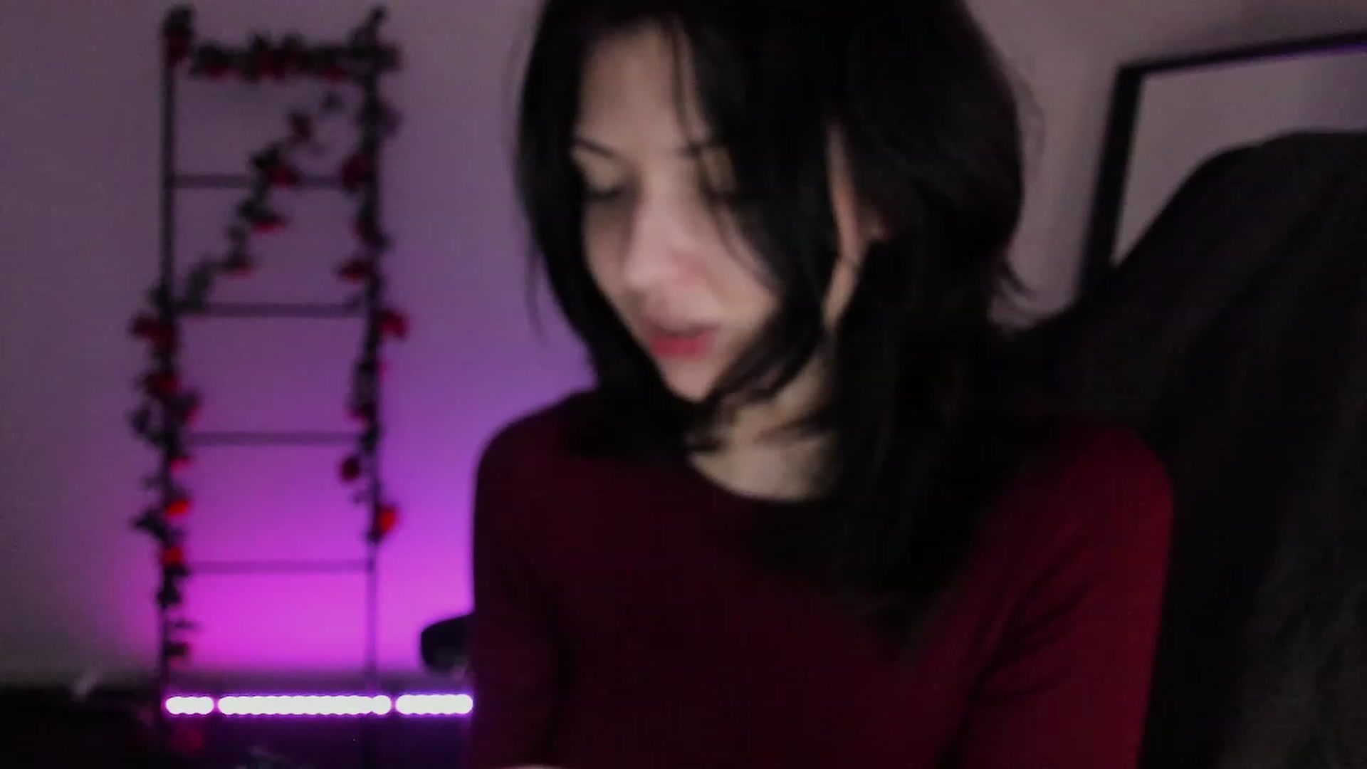 Gallery image thumbnail from RoomToAvoid's myfreecams stream on, 12/11/2022, 24:36 image 19 of 20