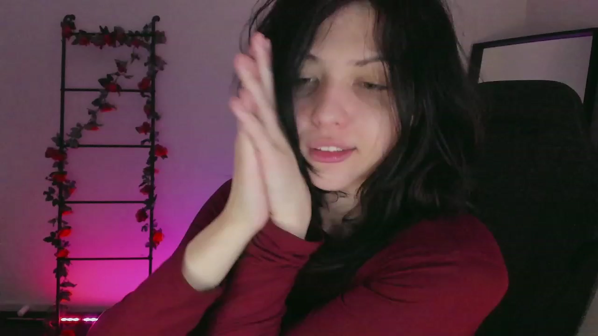 Gallery image thumbnail from RoomToAvoid's myfreecams stream on, 12/11/2022, 02:48 image 17 of 20