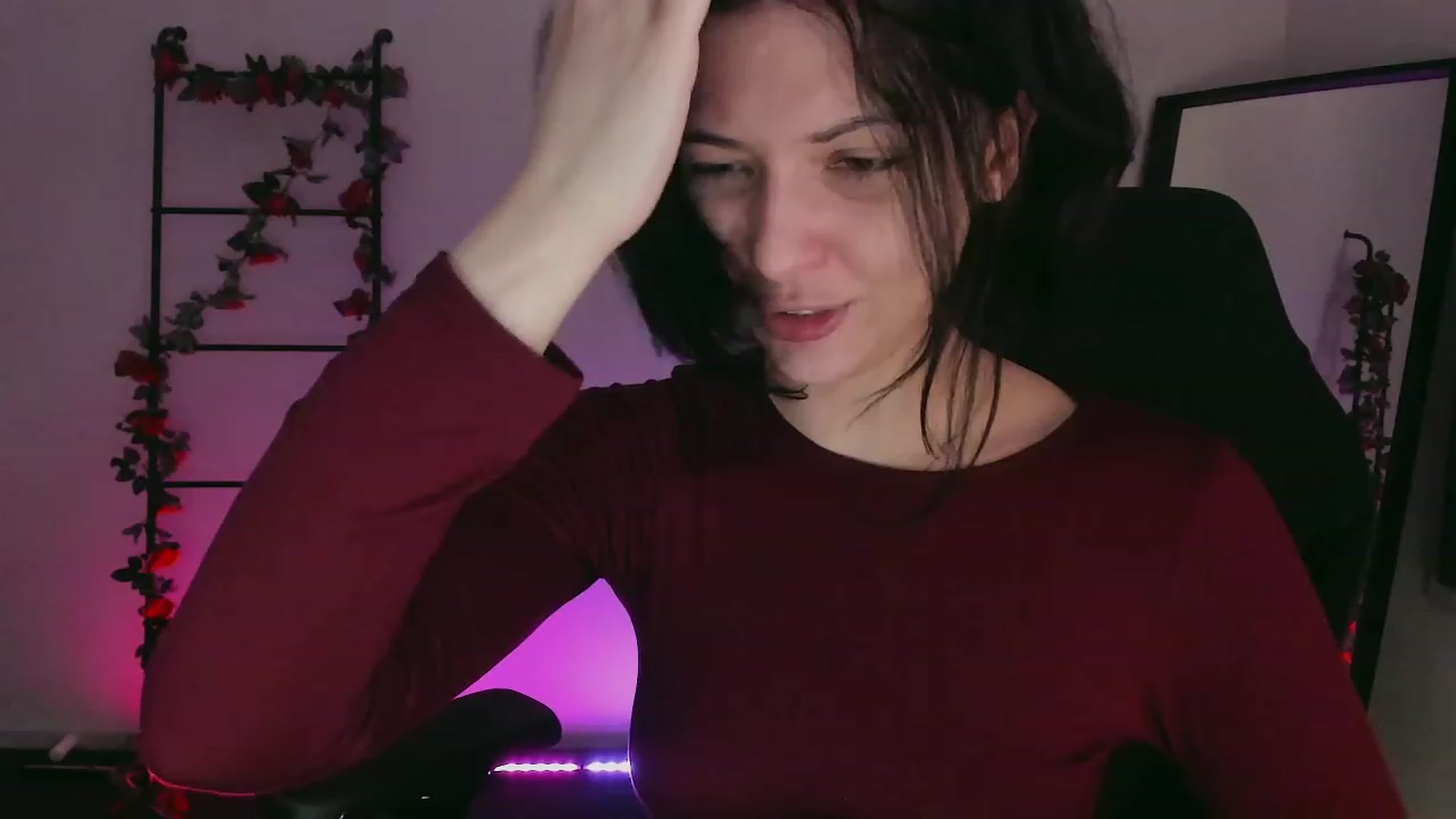 Gallery image thumbnail from RoomToAvoid's myfreecams stream on, 12/11/2022, 02:48 image 13 of 20