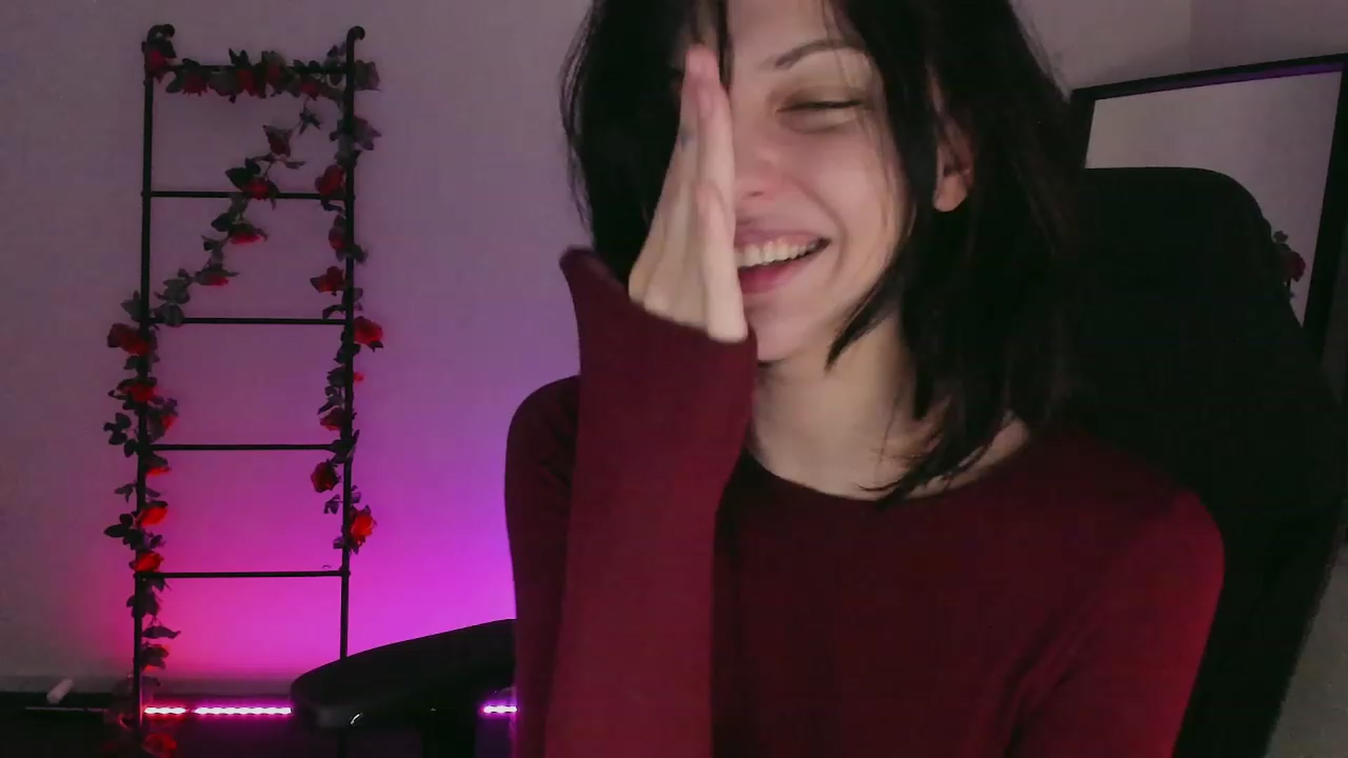 Gallery image thumbnail from RoomToAvoid's myfreecams stream on, 12/11/2022, 02:48 image 14 of 20